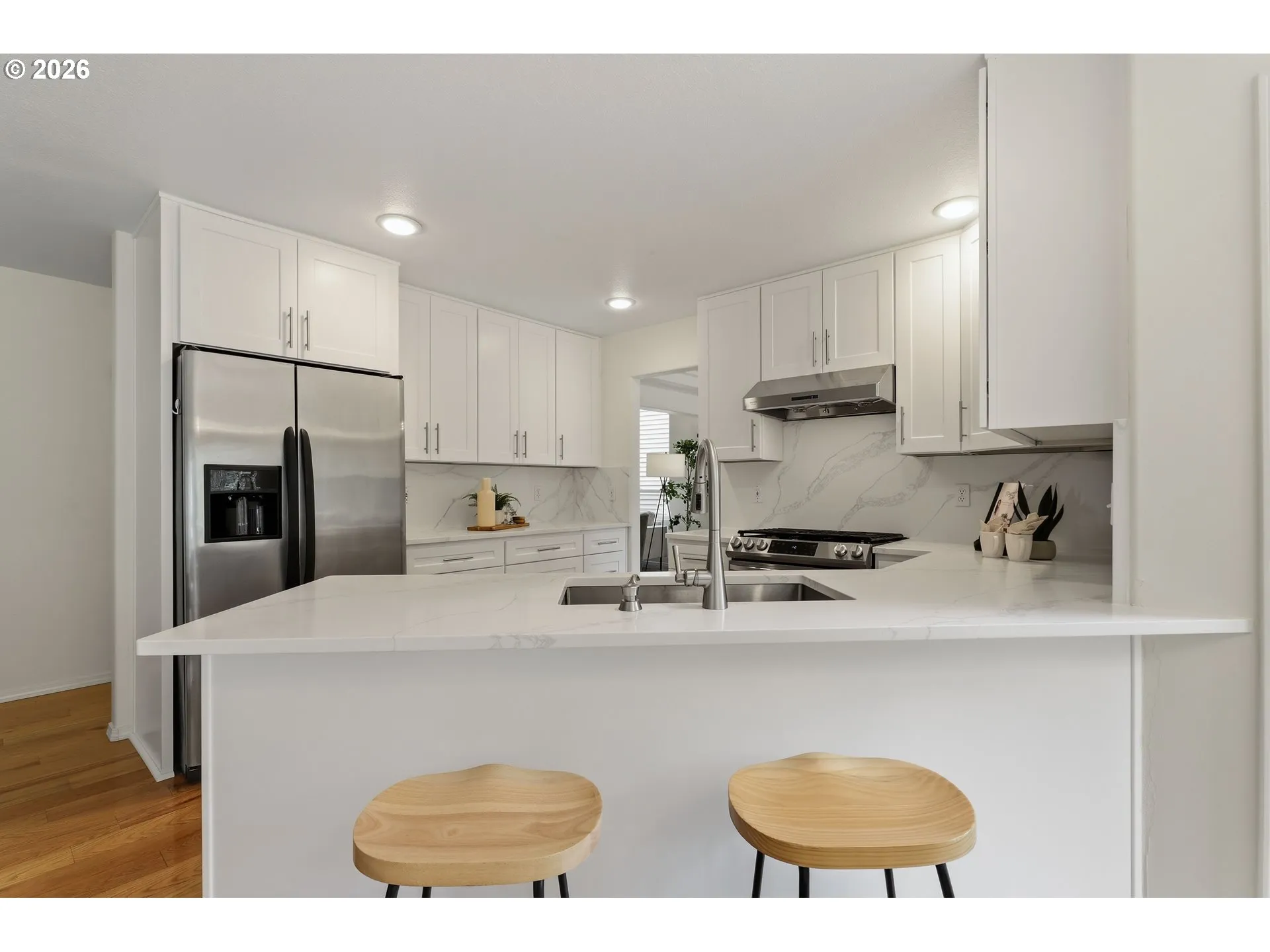 Kitchen-Breakfast Bar