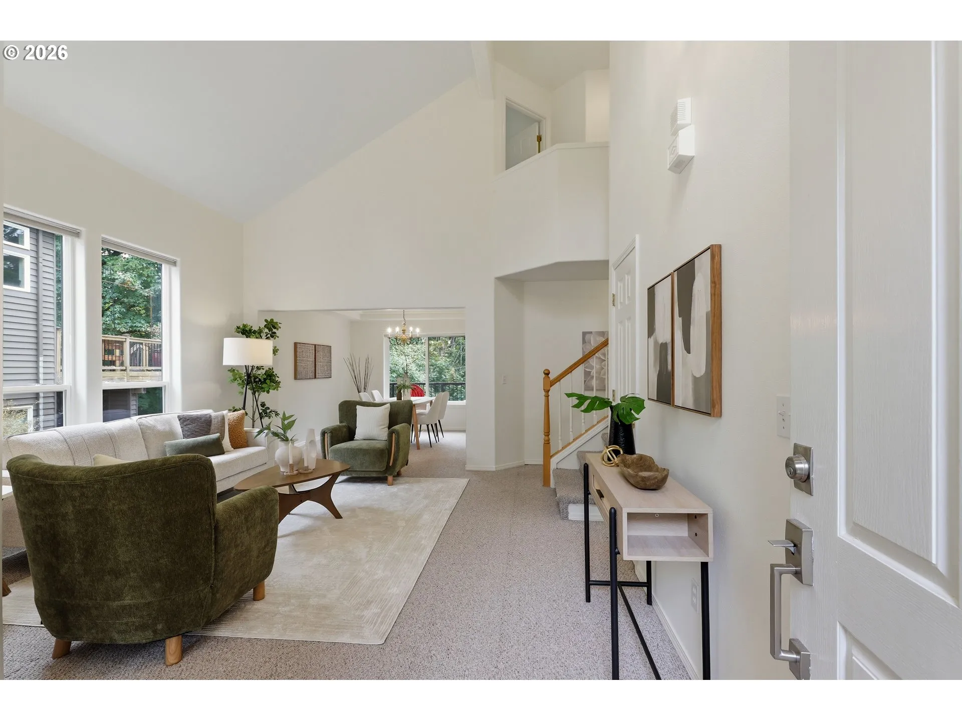 Living Room/Entrance