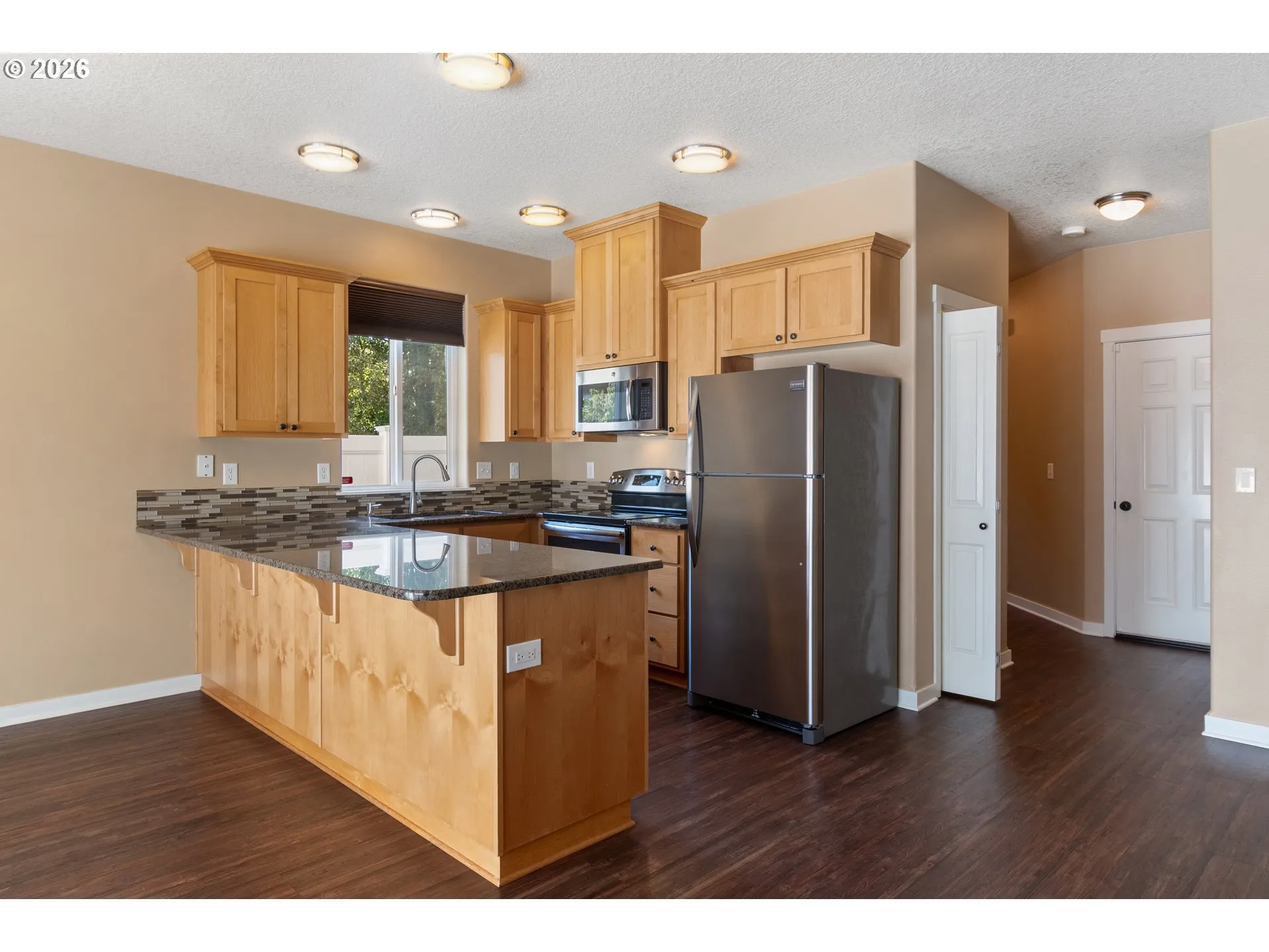 Kitchen-Breakfast Bar