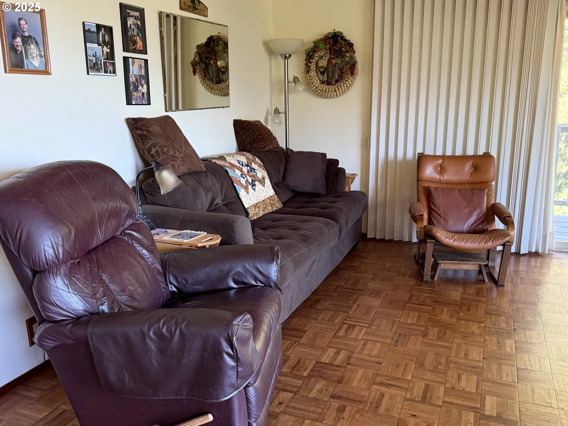 Living Room-Vaulted Ceilings