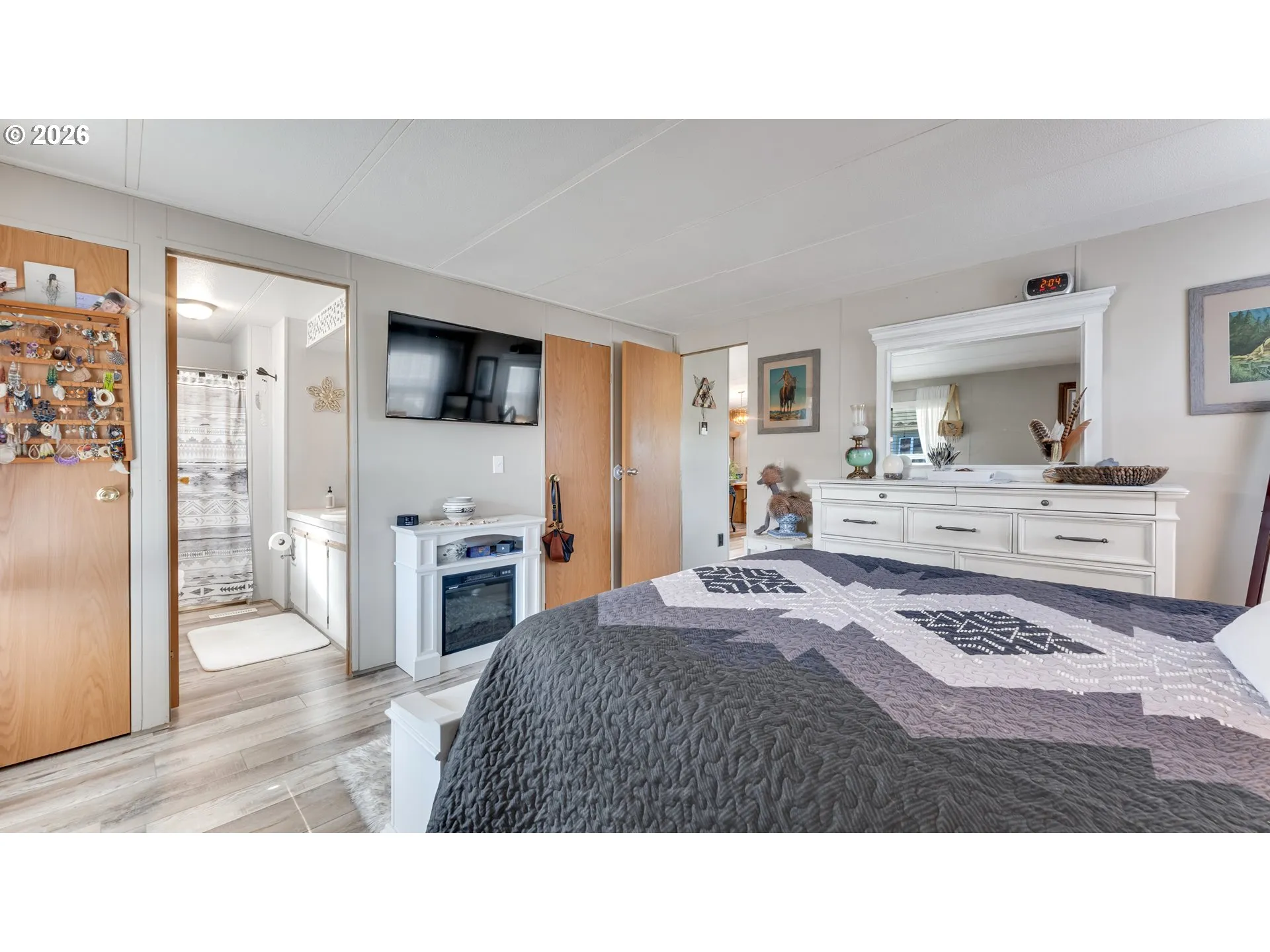 Bedroom, Primary