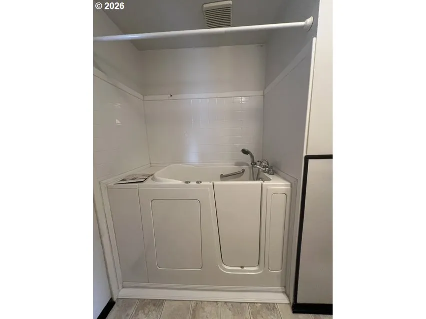 Bathroom-Walk in Shower