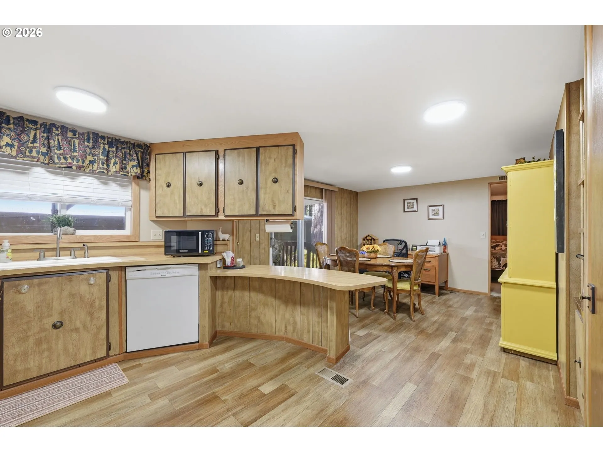 Kitchen/Nook-Eating Area