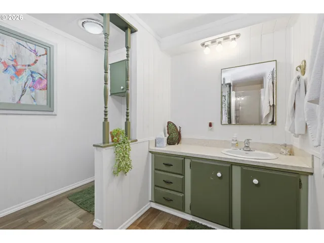 Bathroom, Attached