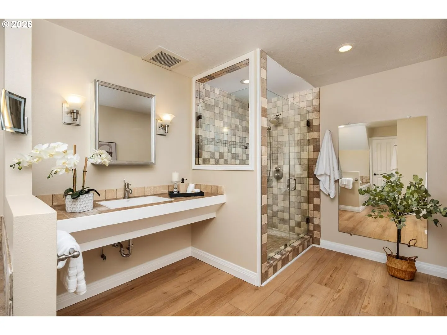 Bathroom, Attached