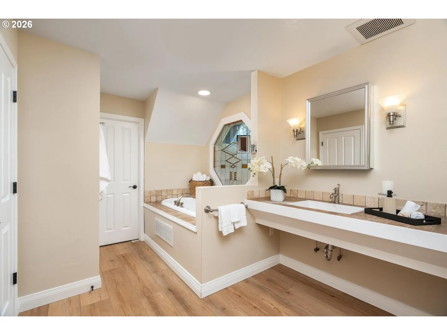 Bathroom, Attached