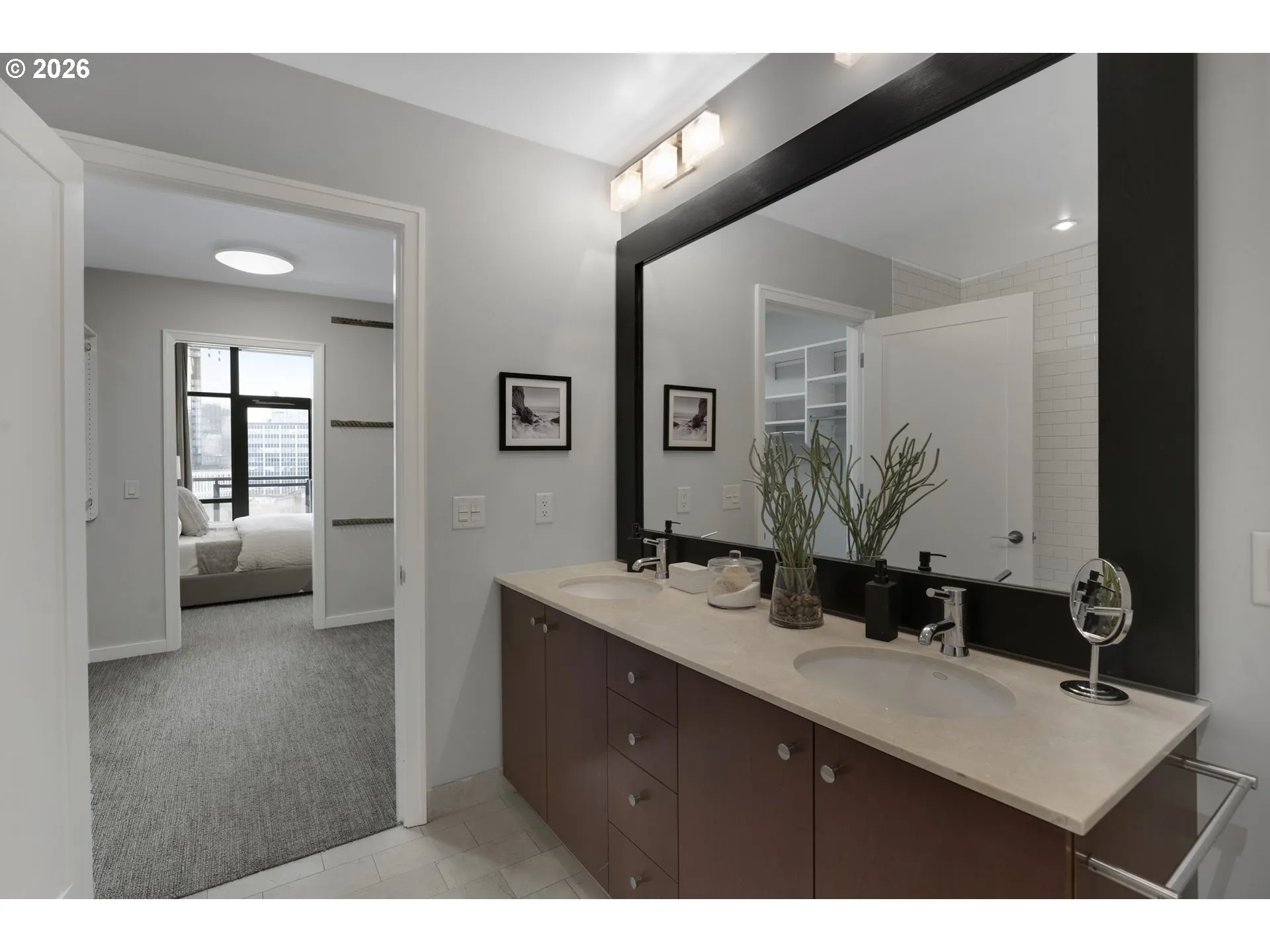 Bathroom, Attached-Walk-In Closet