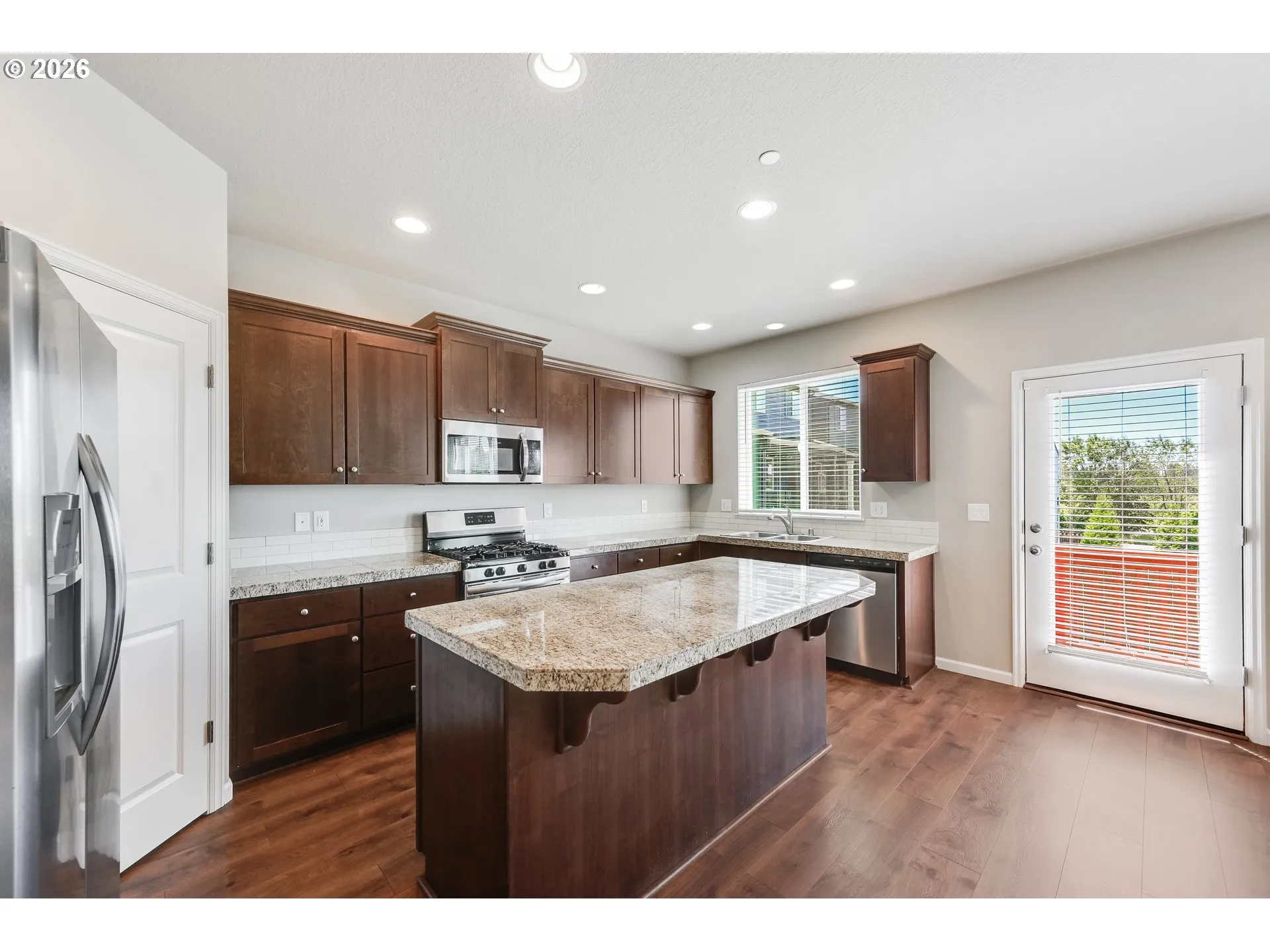 Kitchen-Breakfast Bar