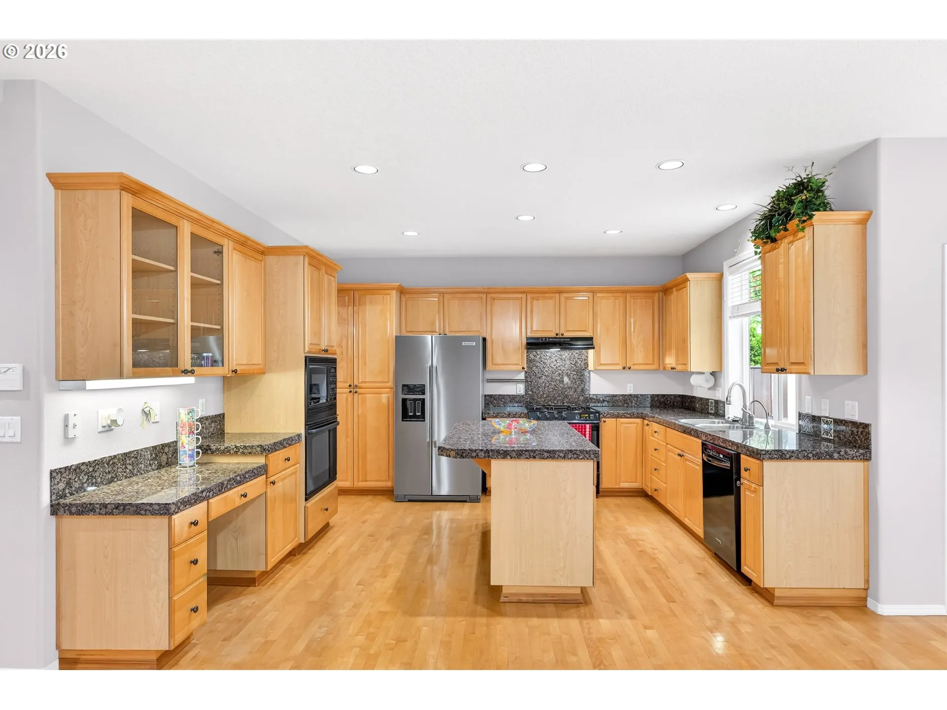Kitchen-Breakfast Bar