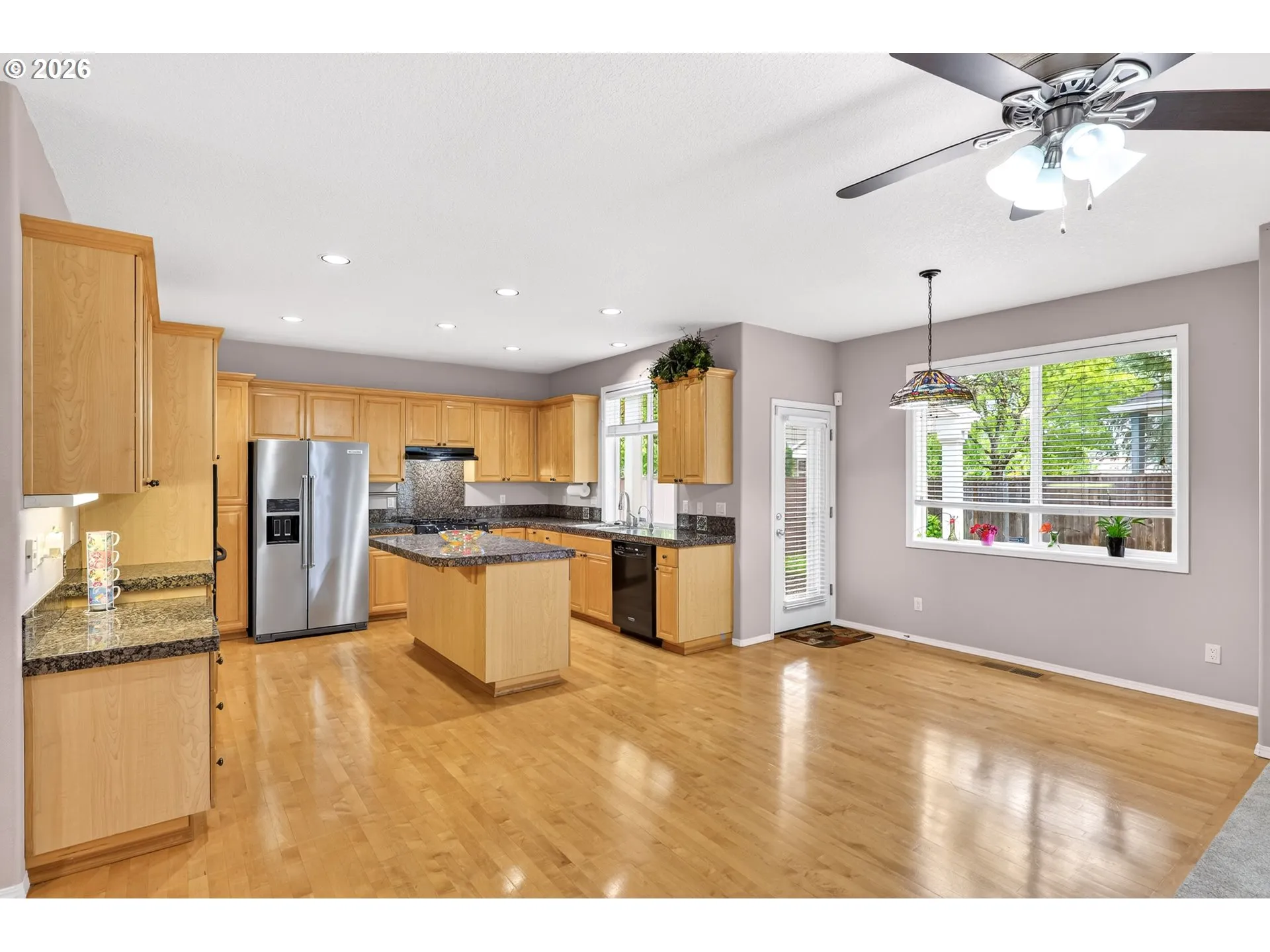 Kitchen/Nook-Island