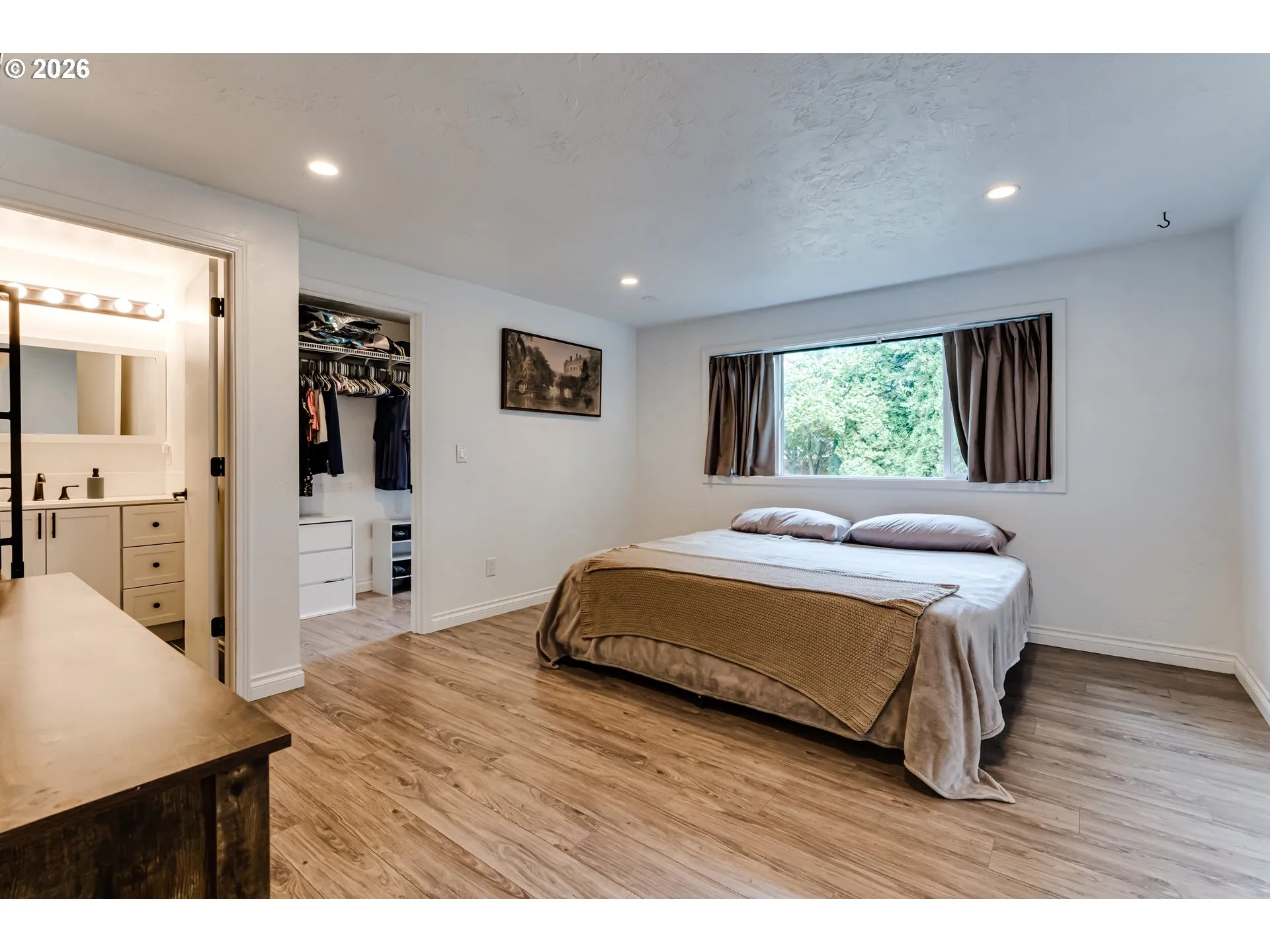 Bedroom, Primary