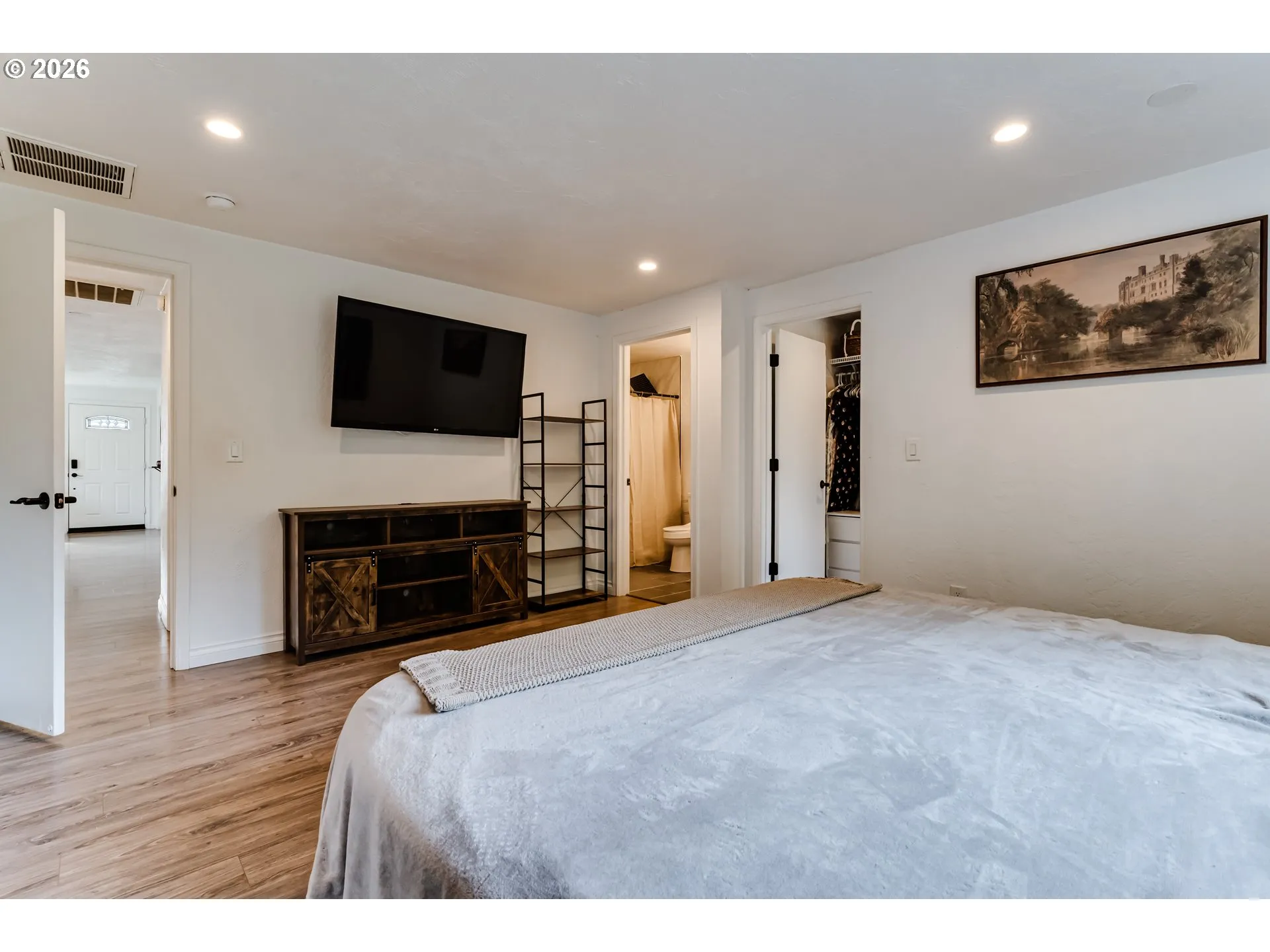 Bedroom, Primary
