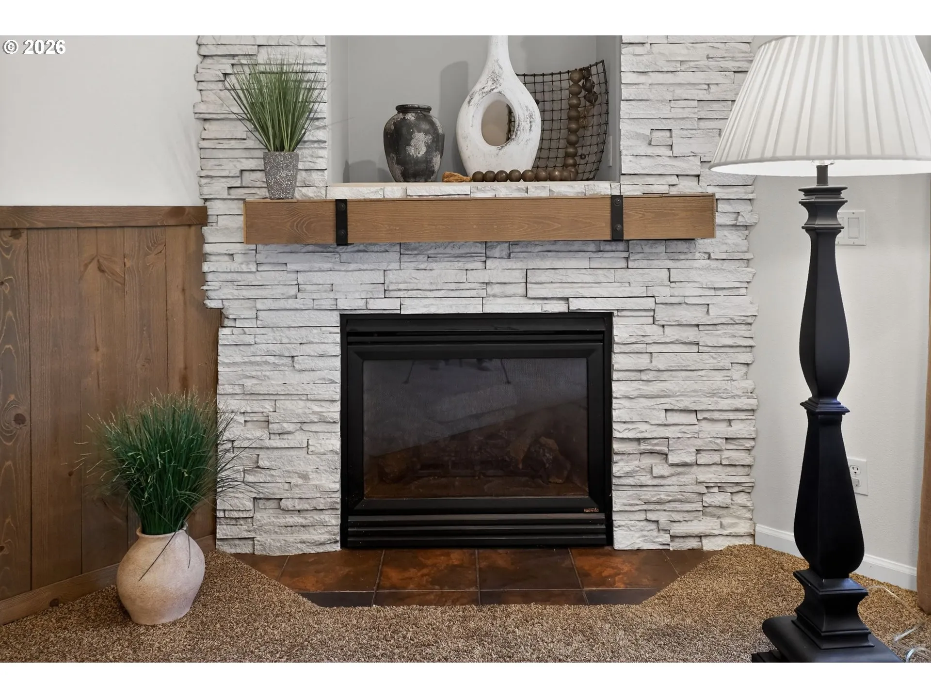 Living Room-Fireplace