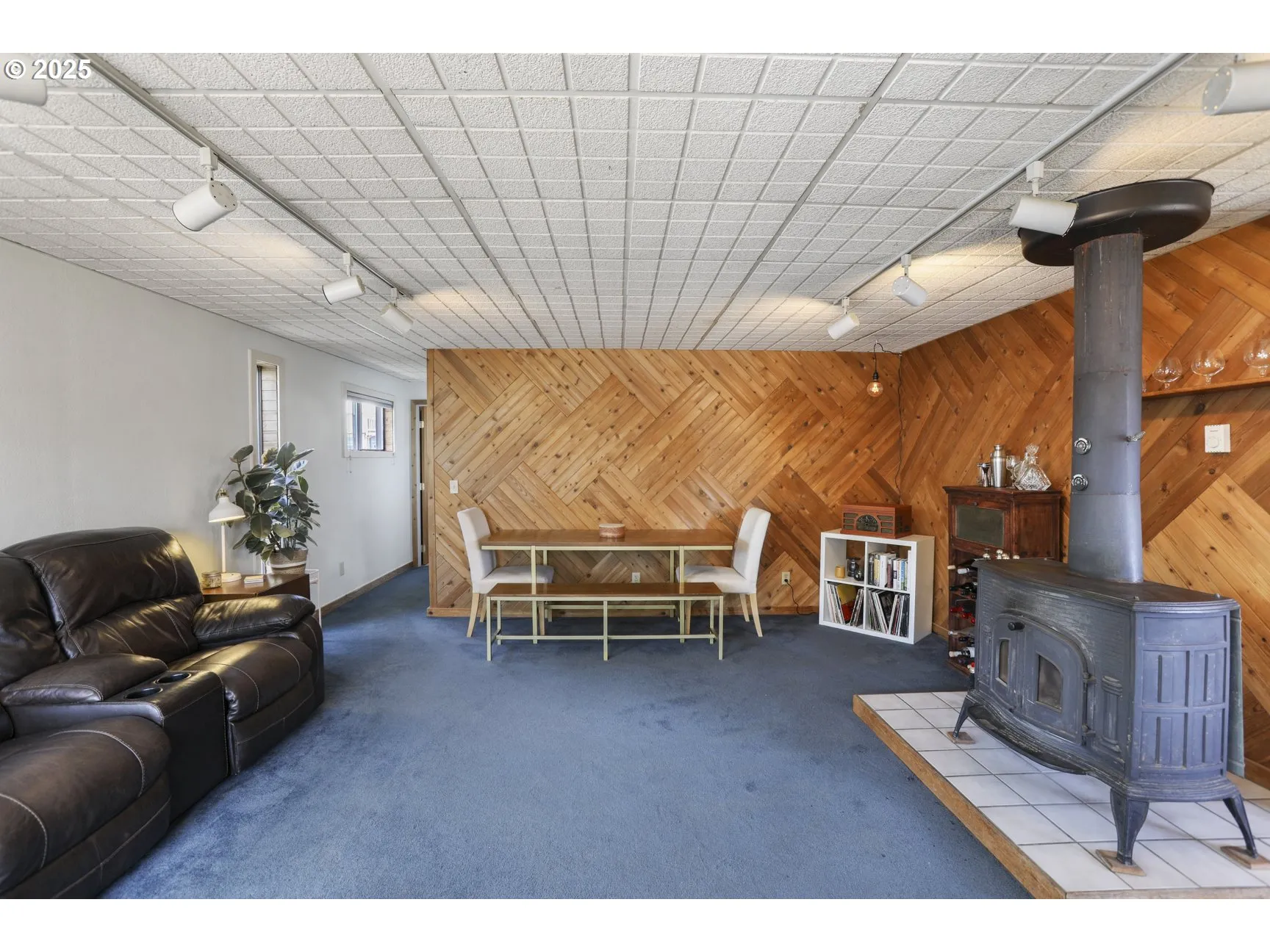 Living Room-Fireplace