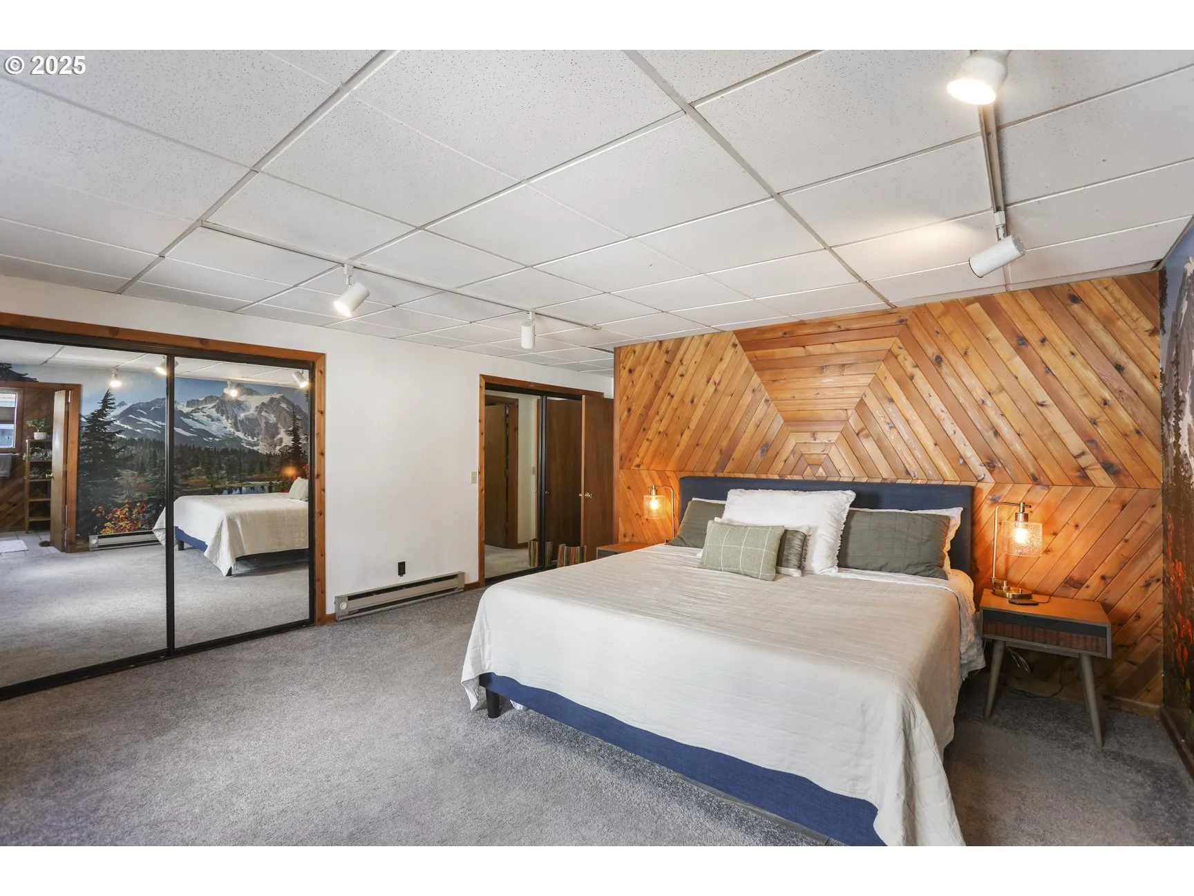 Bedroom, Primary