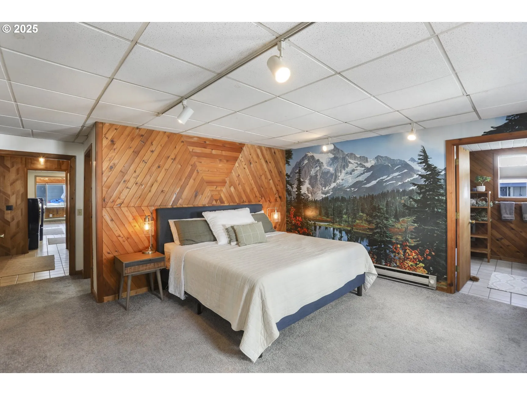 Bedroom, Primary