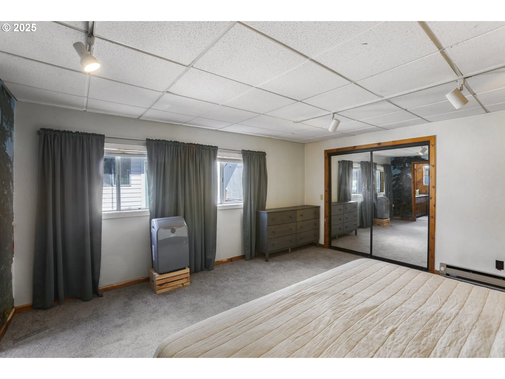 Bedroom, Primary