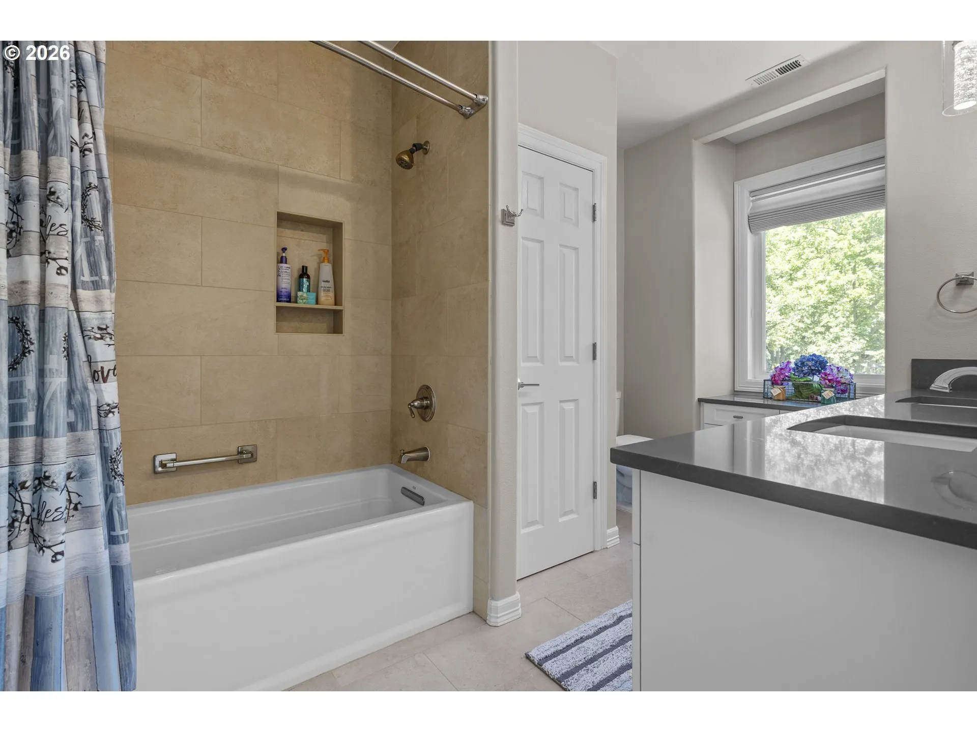 Bathroom-Upper
