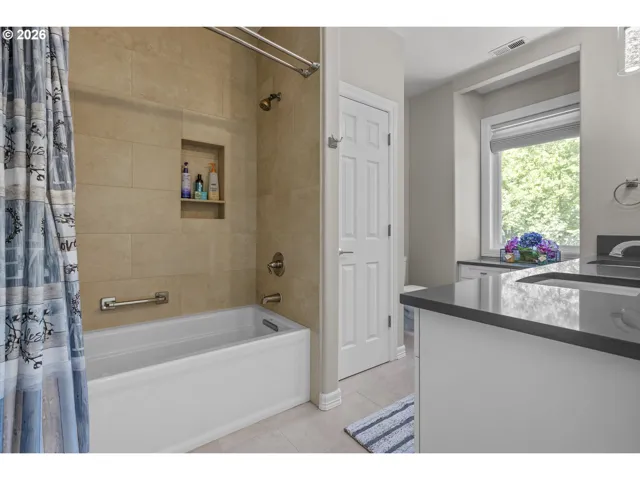 Bathroom-Upper