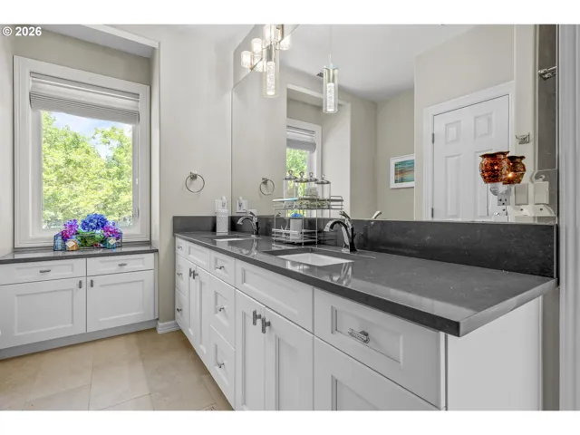 Bathroom-Upper