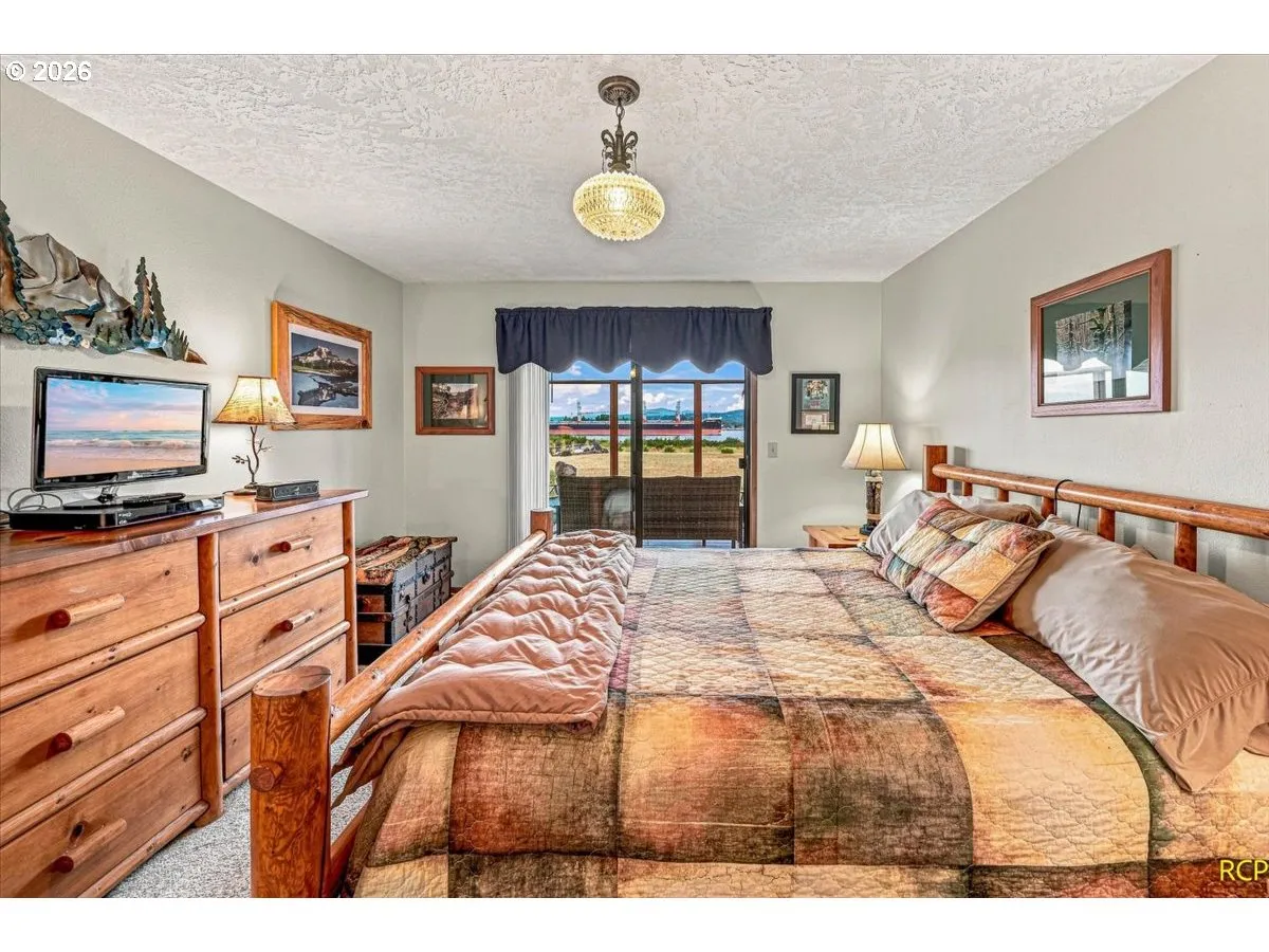Bedroom, Primary
