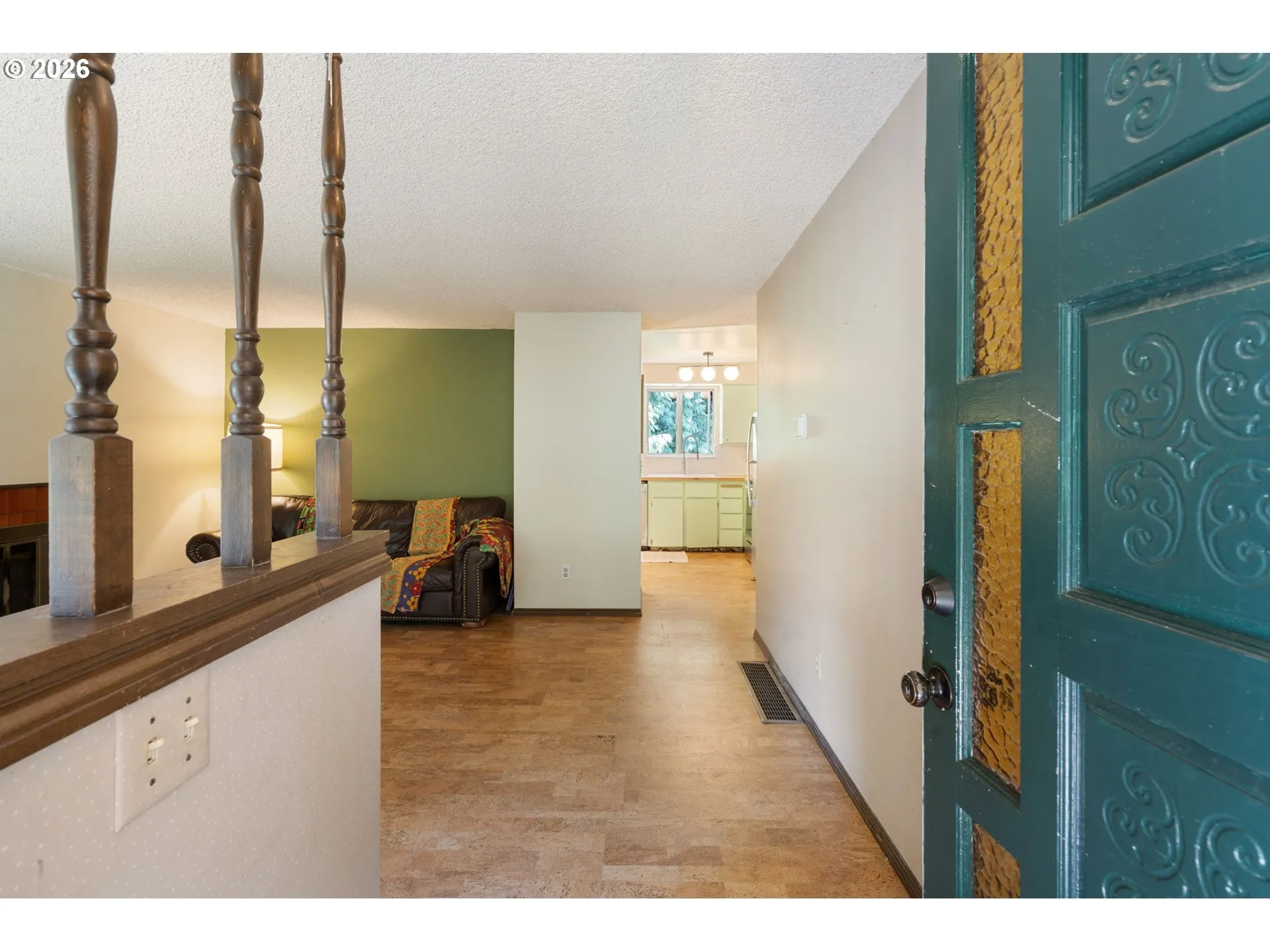 Living Room/Entrance