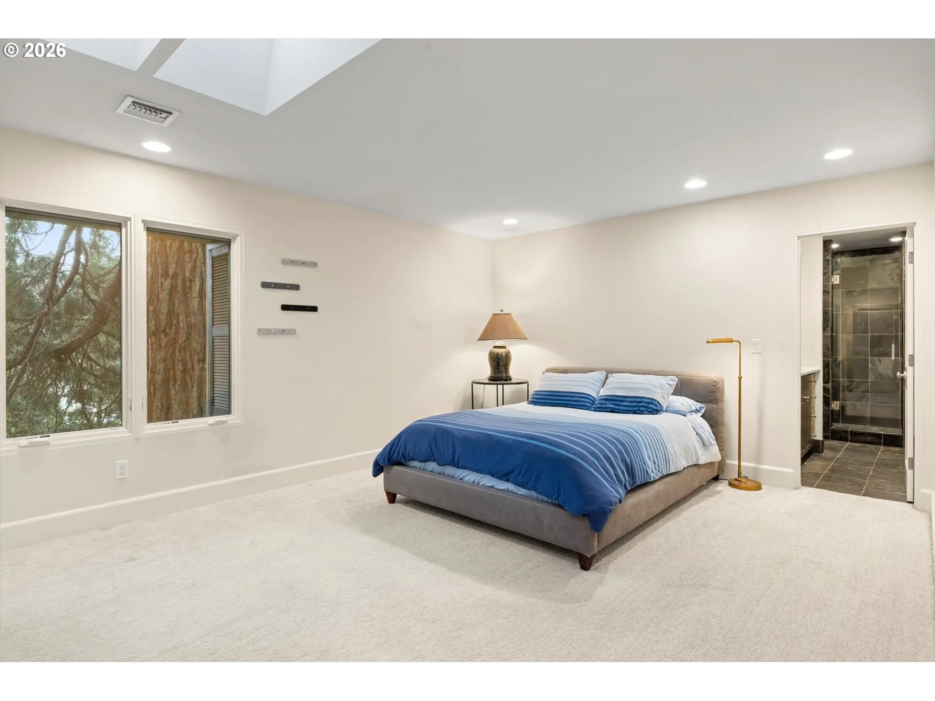 Bedroom-Full Bathroom