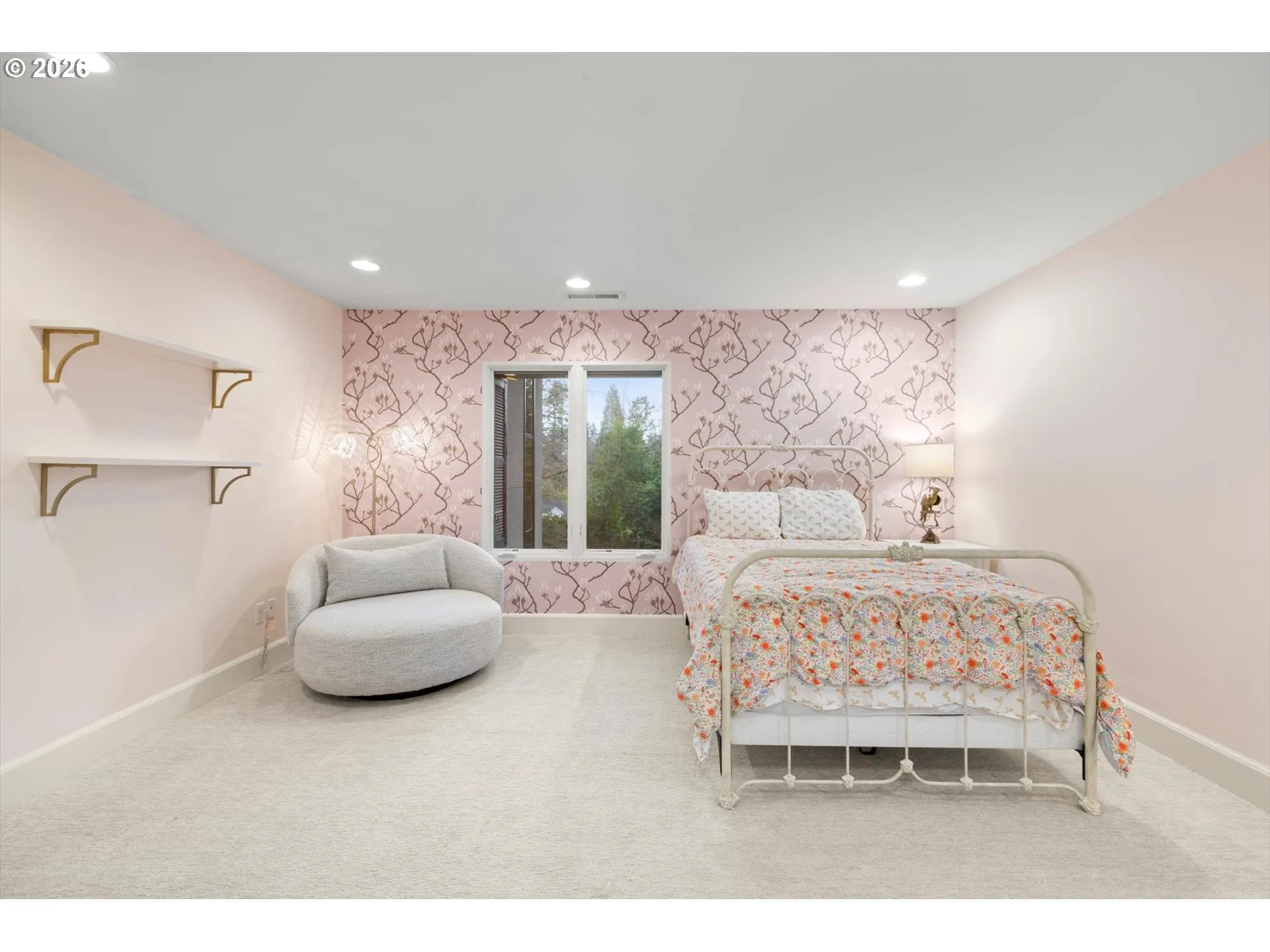 Bedroom-Full Bathroom