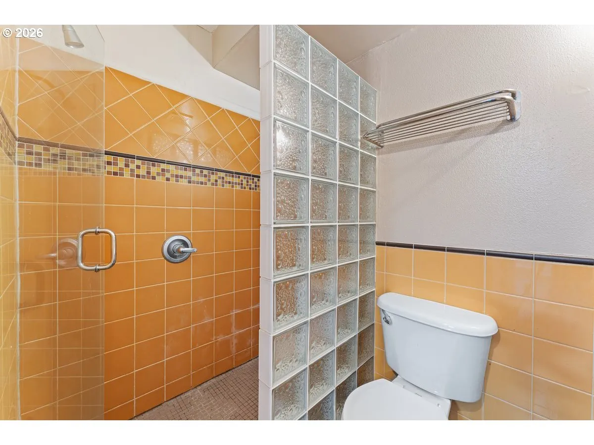 Bathroom-Walk in Shower