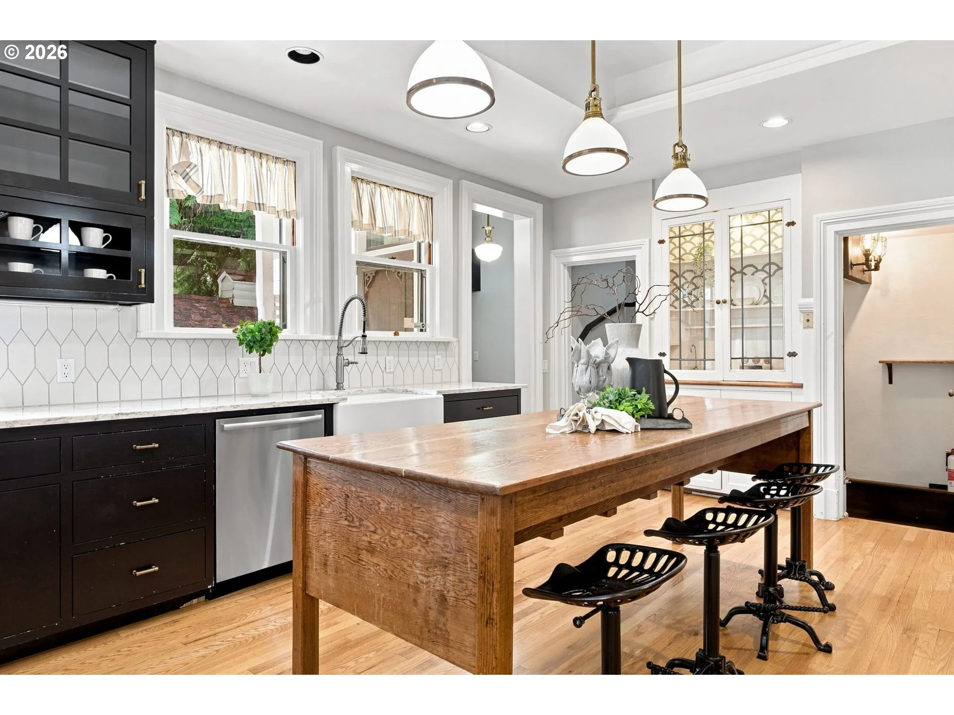 Kitchen-Breakfast Bar