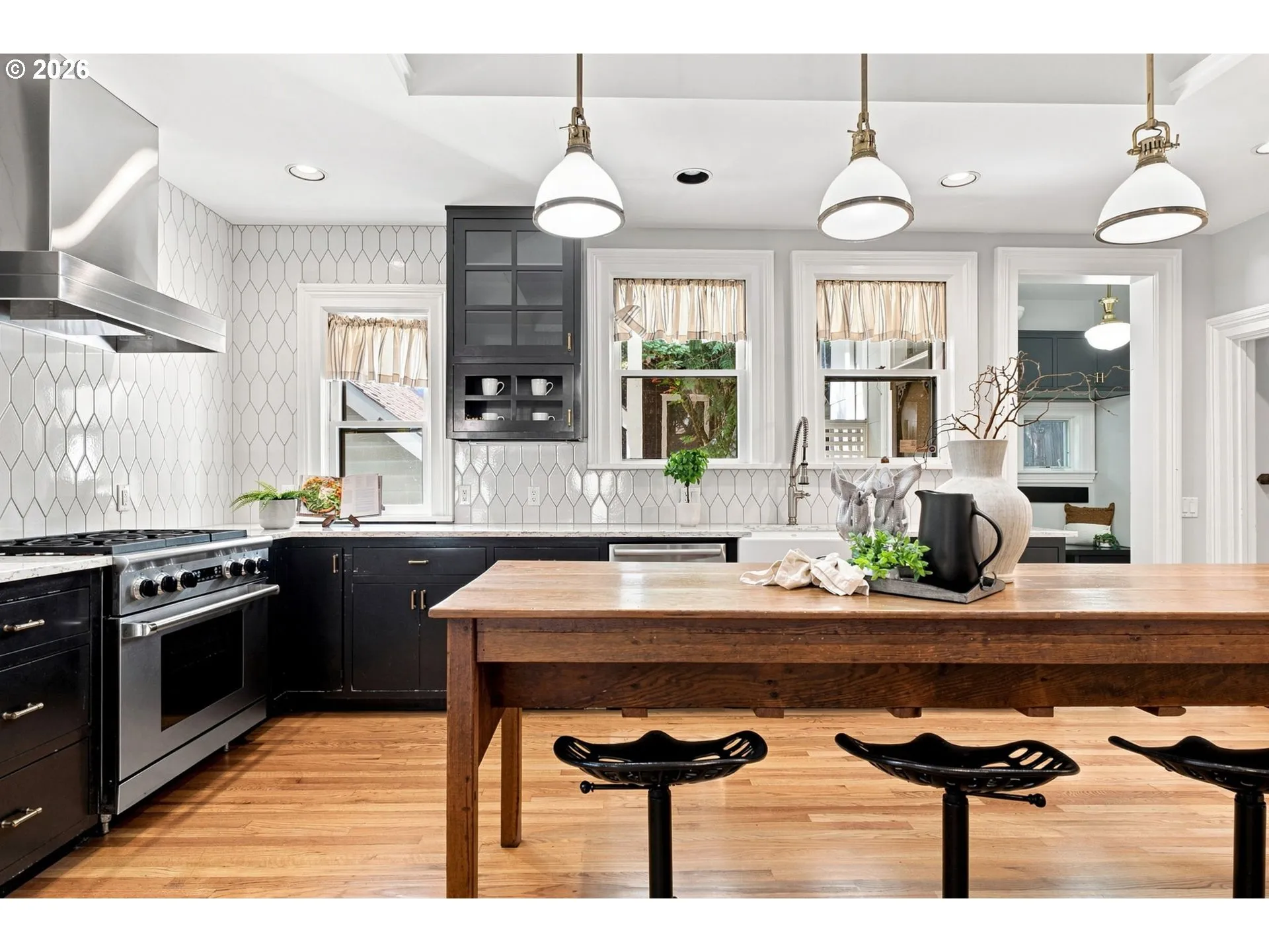 Kitchen-Breakfast Bar