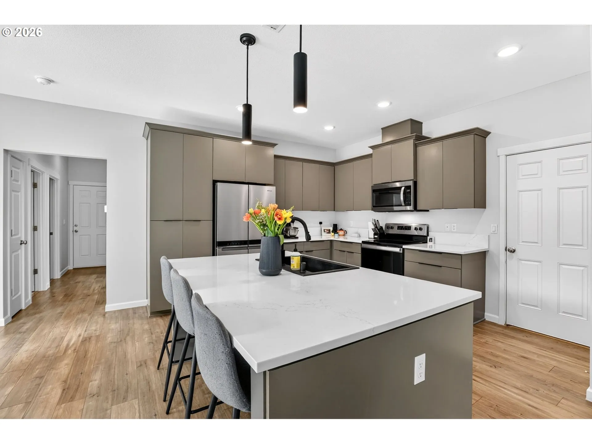Kitchen-Breakfast Bar