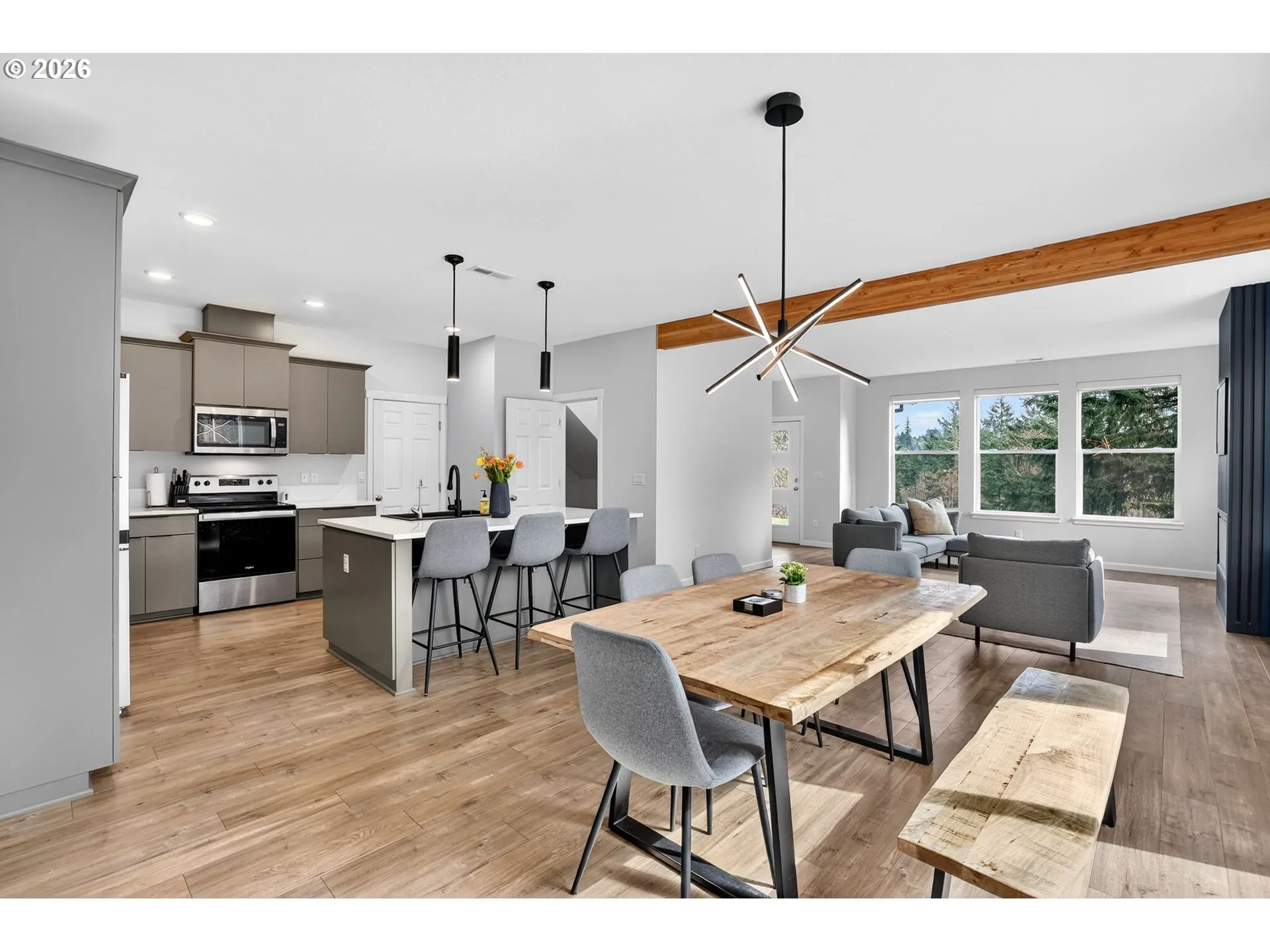 Kitchen-Breakfast Bar
