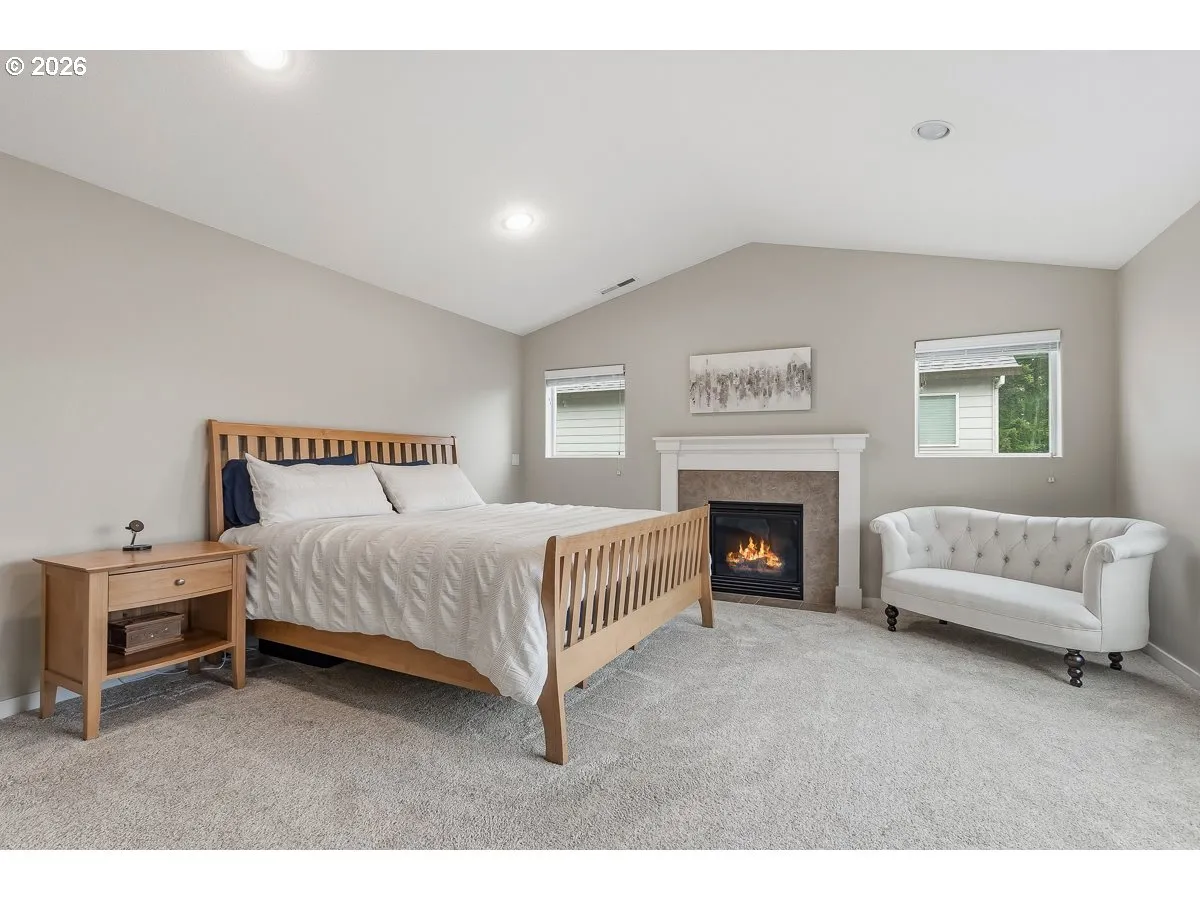Bedroom, Primary-Vaulted Ceilings