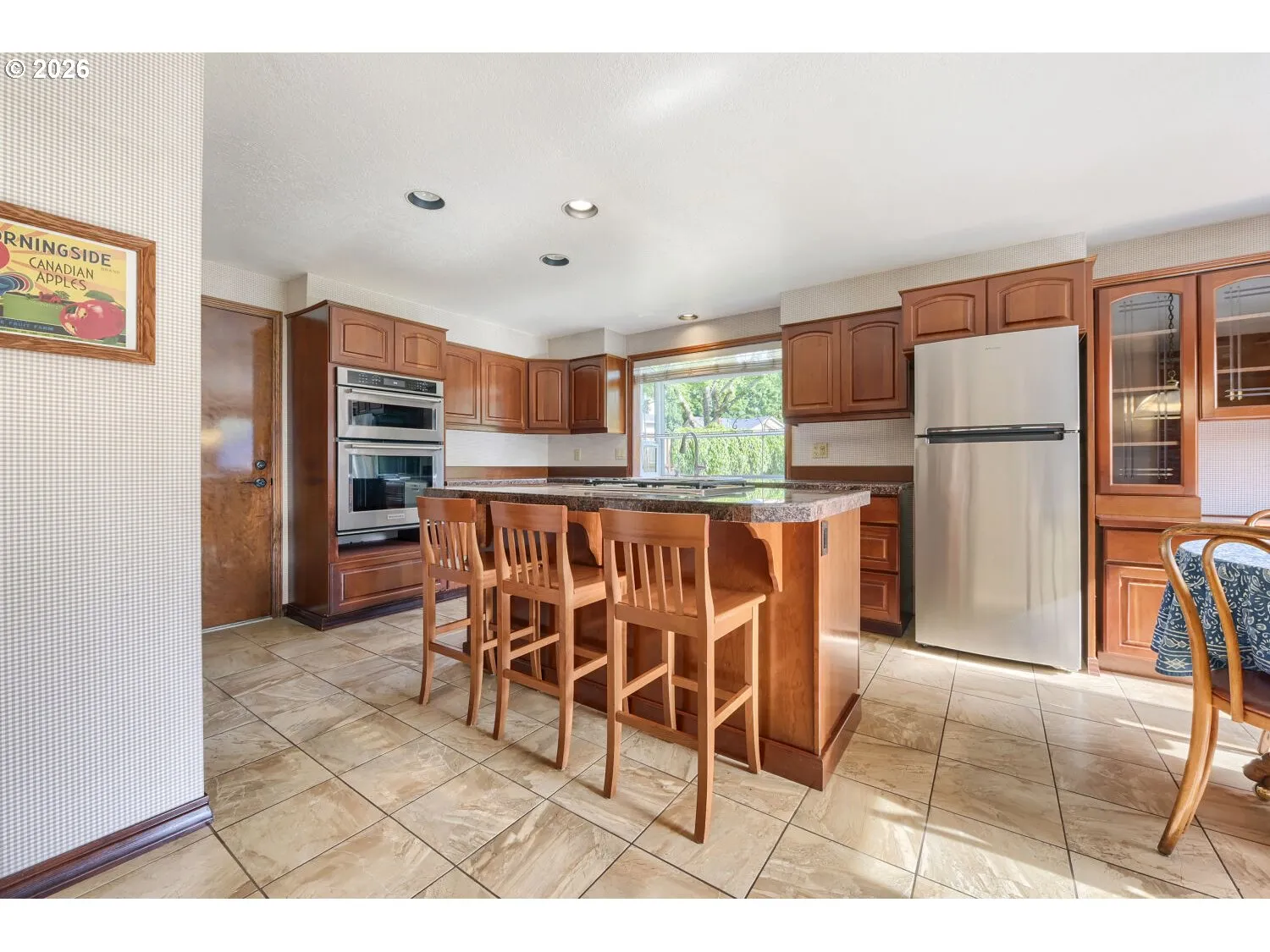 Kitchen-Breakfast Bar