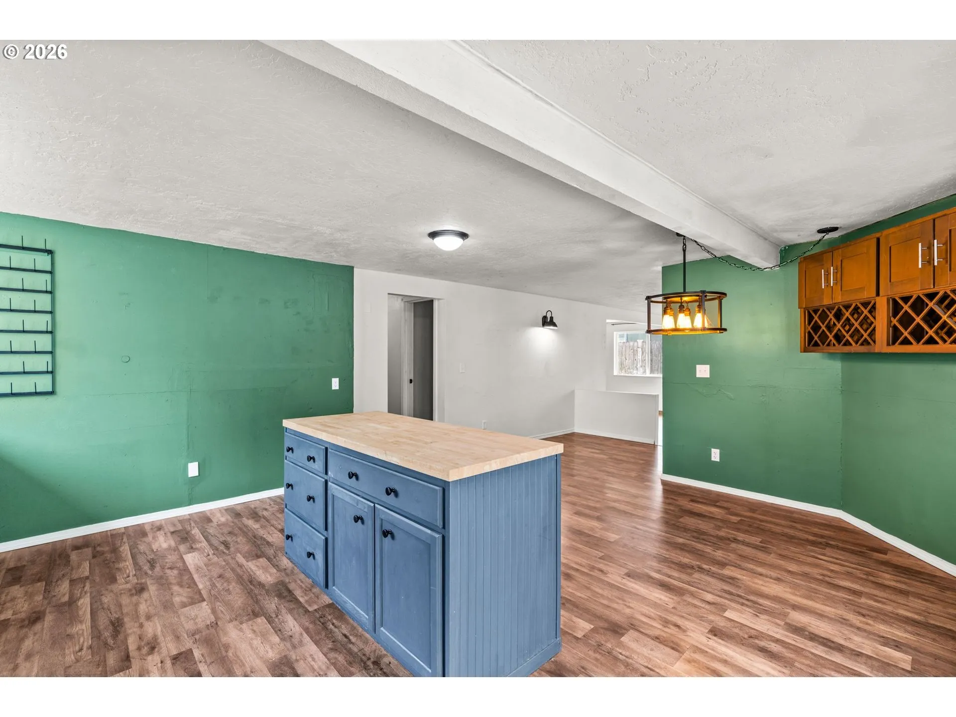 Kitchen/Dining Room-Island
