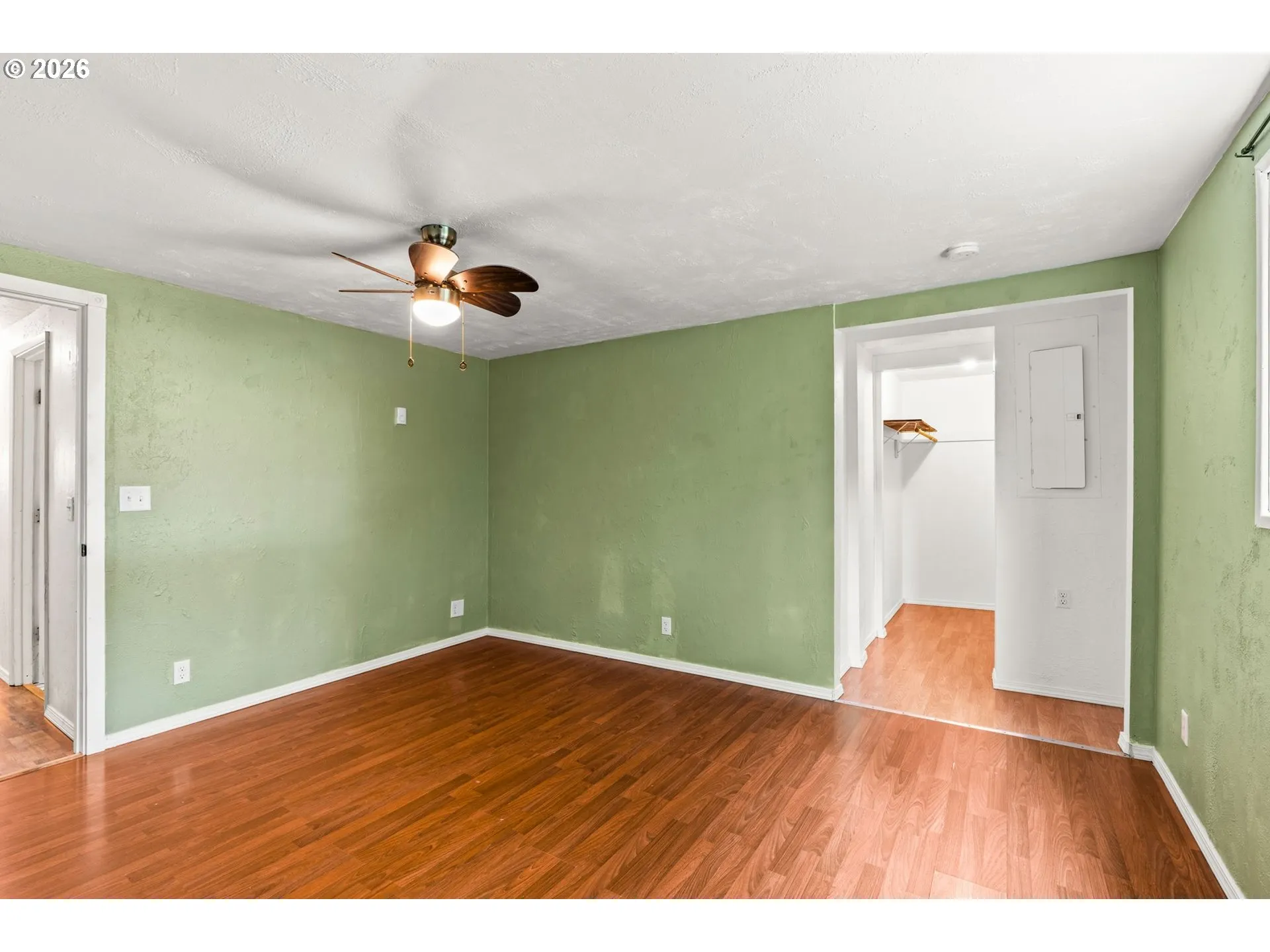 Bedroom-Walk-In Closet