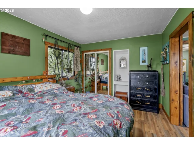 Bedroom, Primary