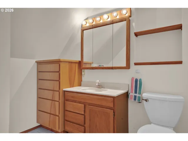 Bathroom-Upper