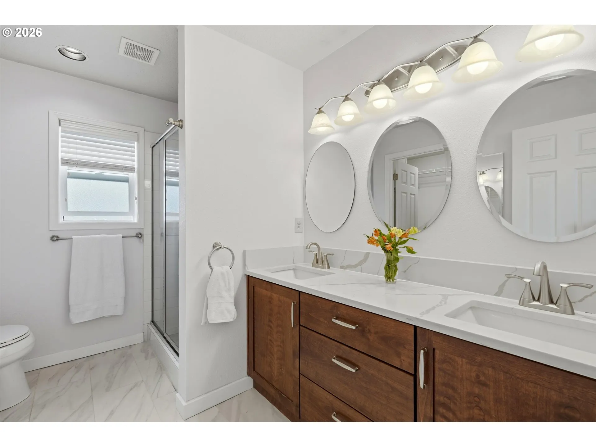 Bathroom, Attached-Walk-In Closet