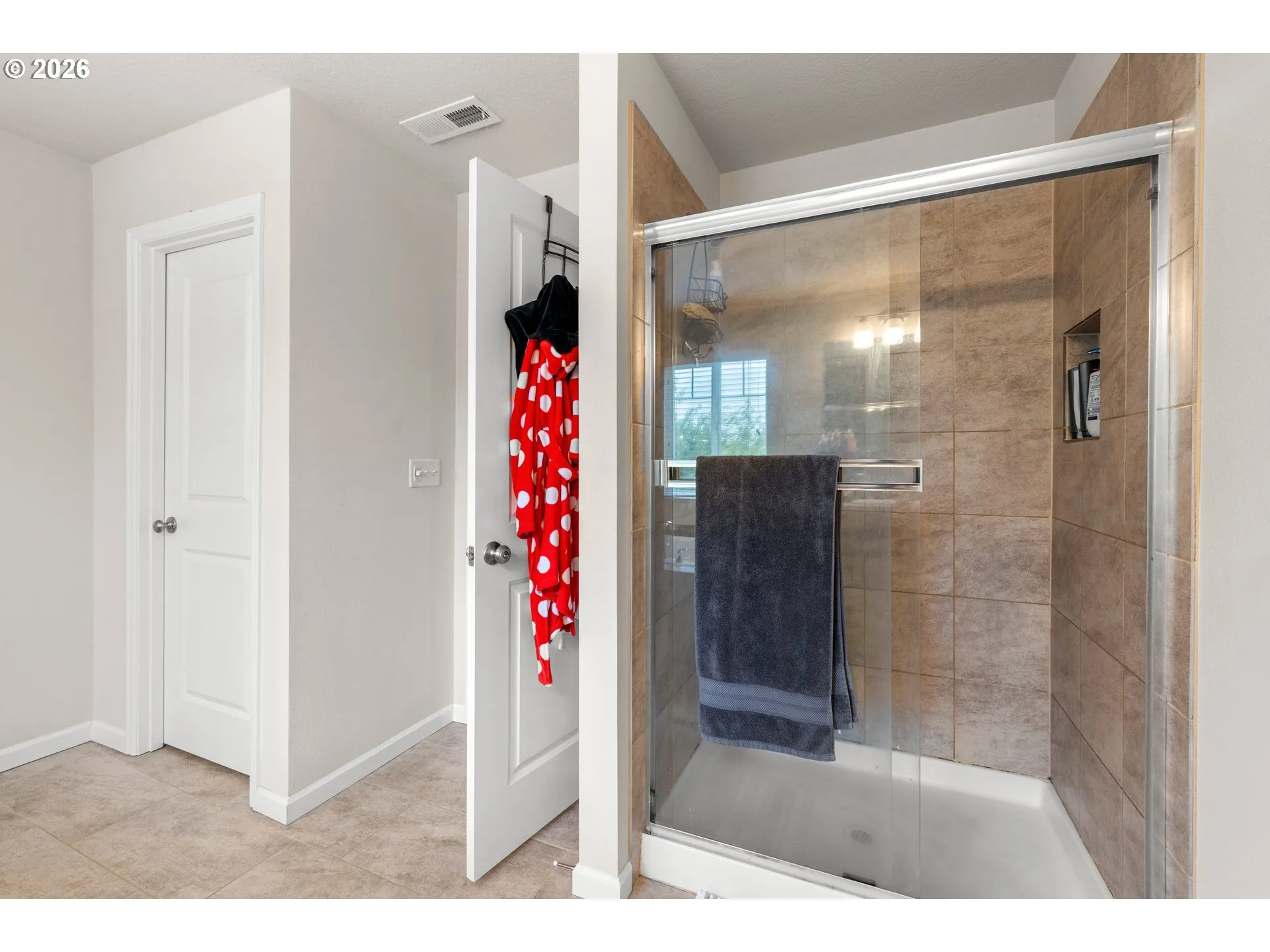 En Suite Bathroom-Upper