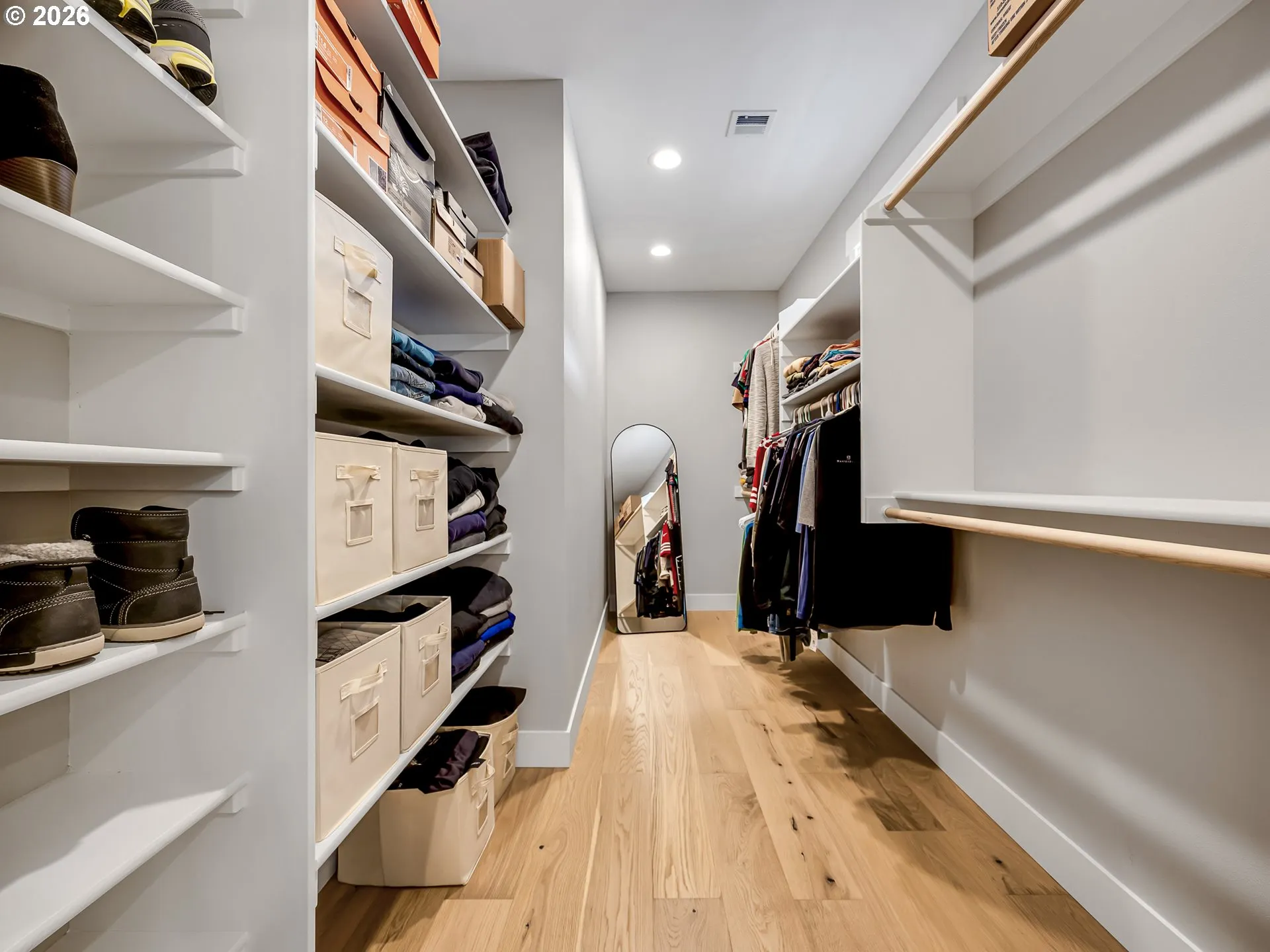 Bathroom, Attached-Walk-In Closet