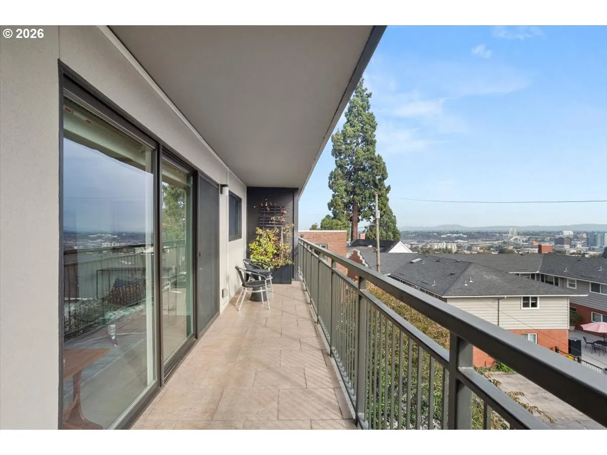 Balcony-Covered
