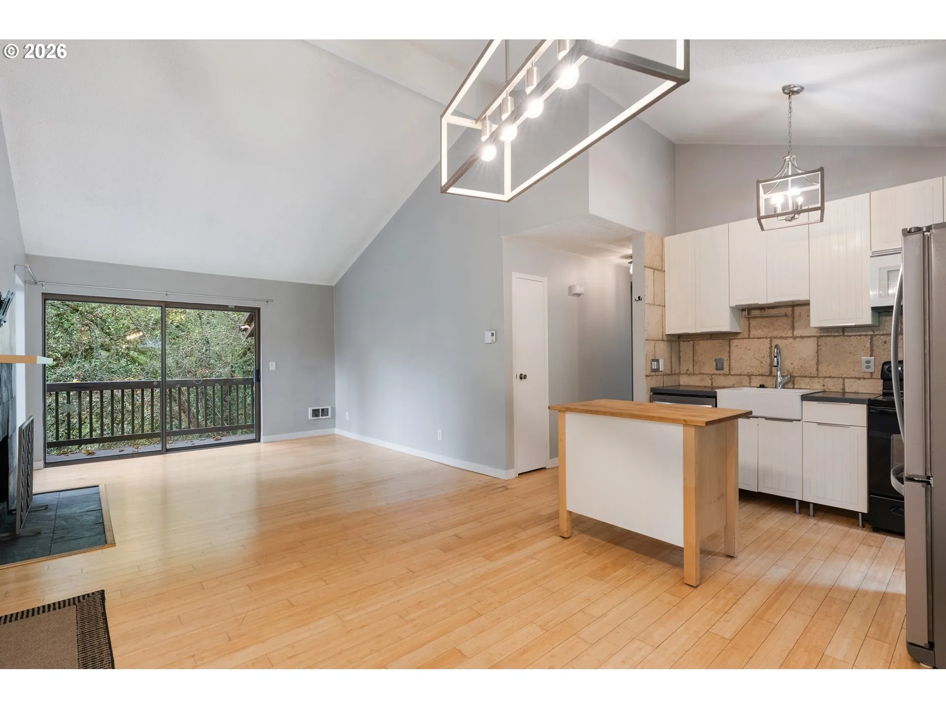 Living Room-Vaulted Ceilings