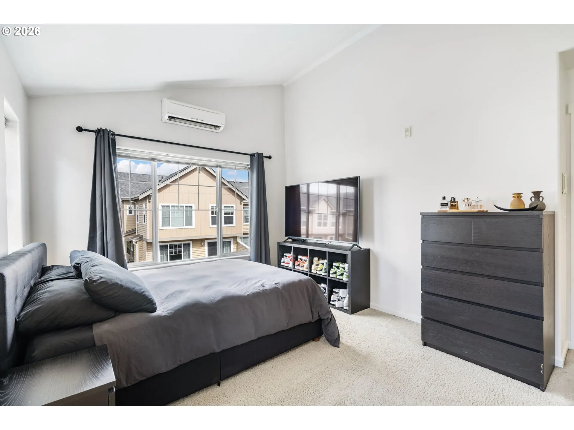 Bedroom, Primary-Vaulted Ceilings