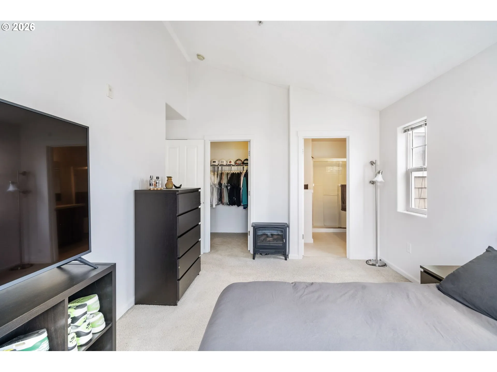 Bedroom, Primary-Vaulted Ceilings