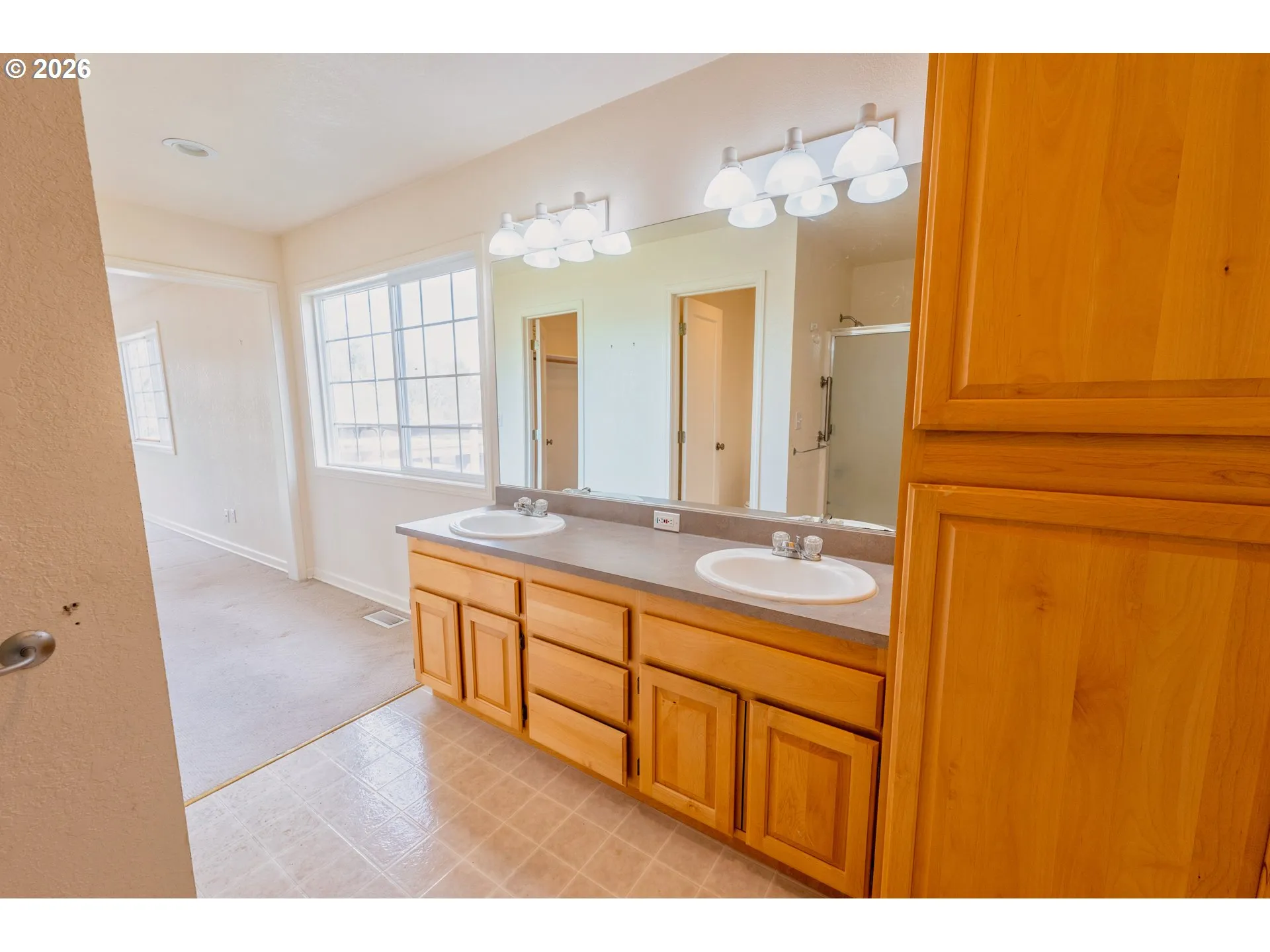 Bathroom, Attached-Double Sinks