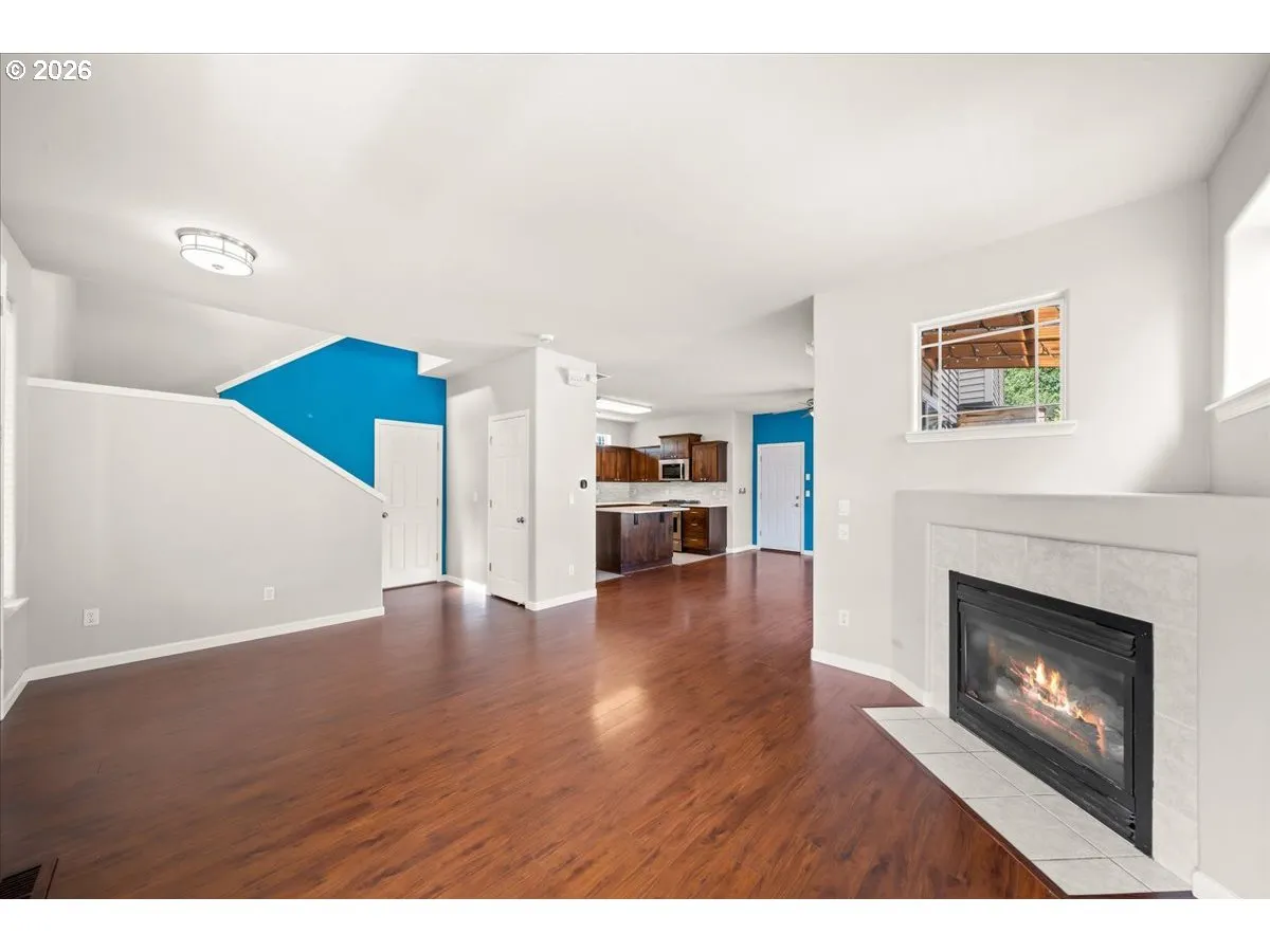 Living Room-Fireplace