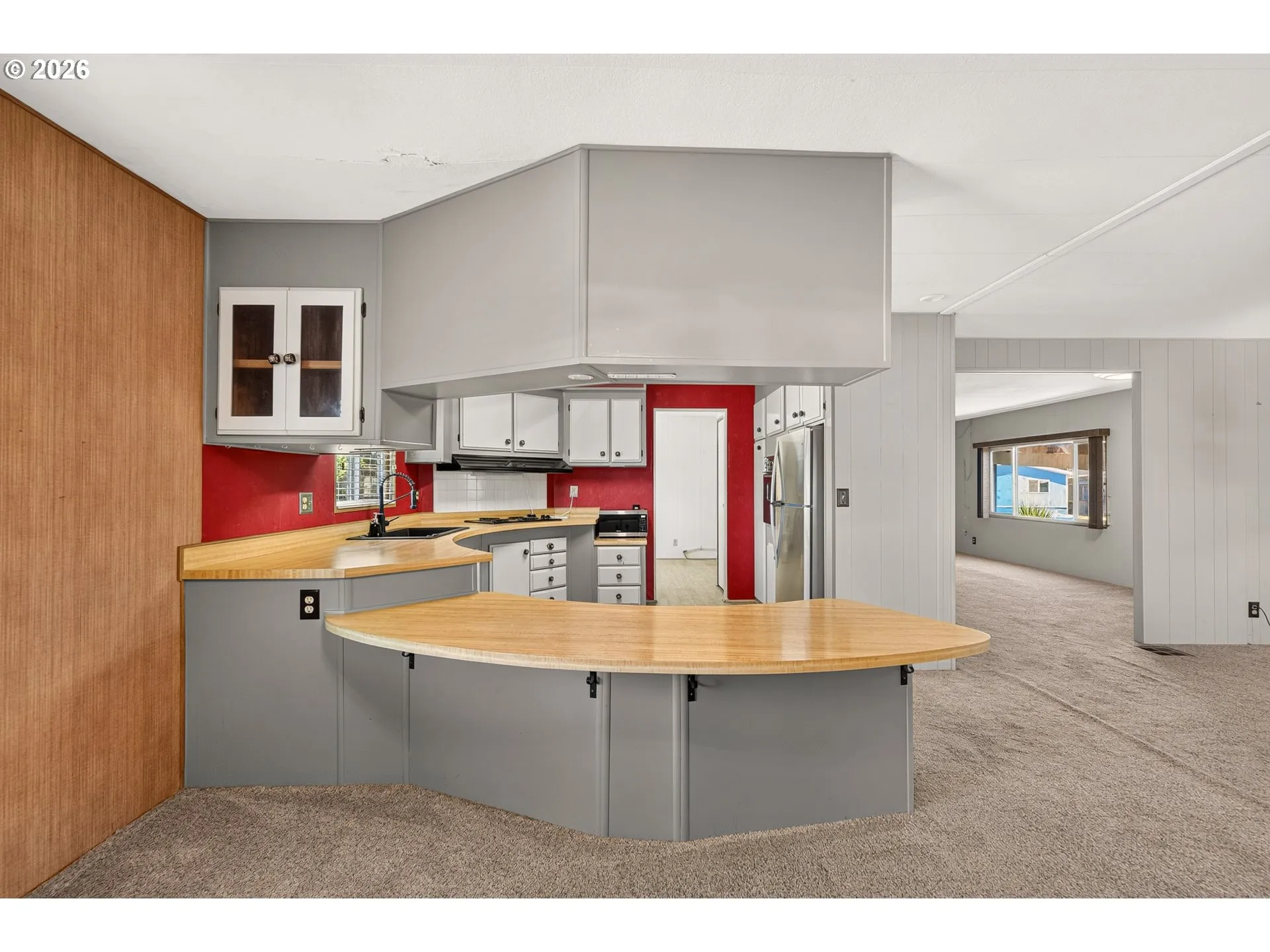 Kitchen-Breakfast Bar