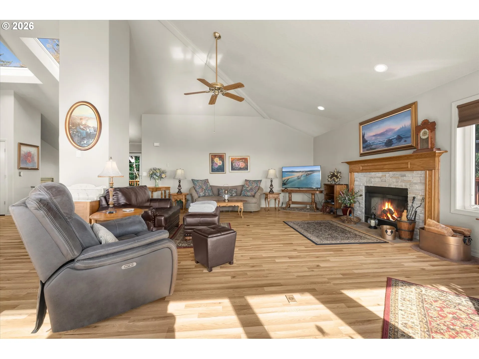 Living Room-Vaulted Ceilings